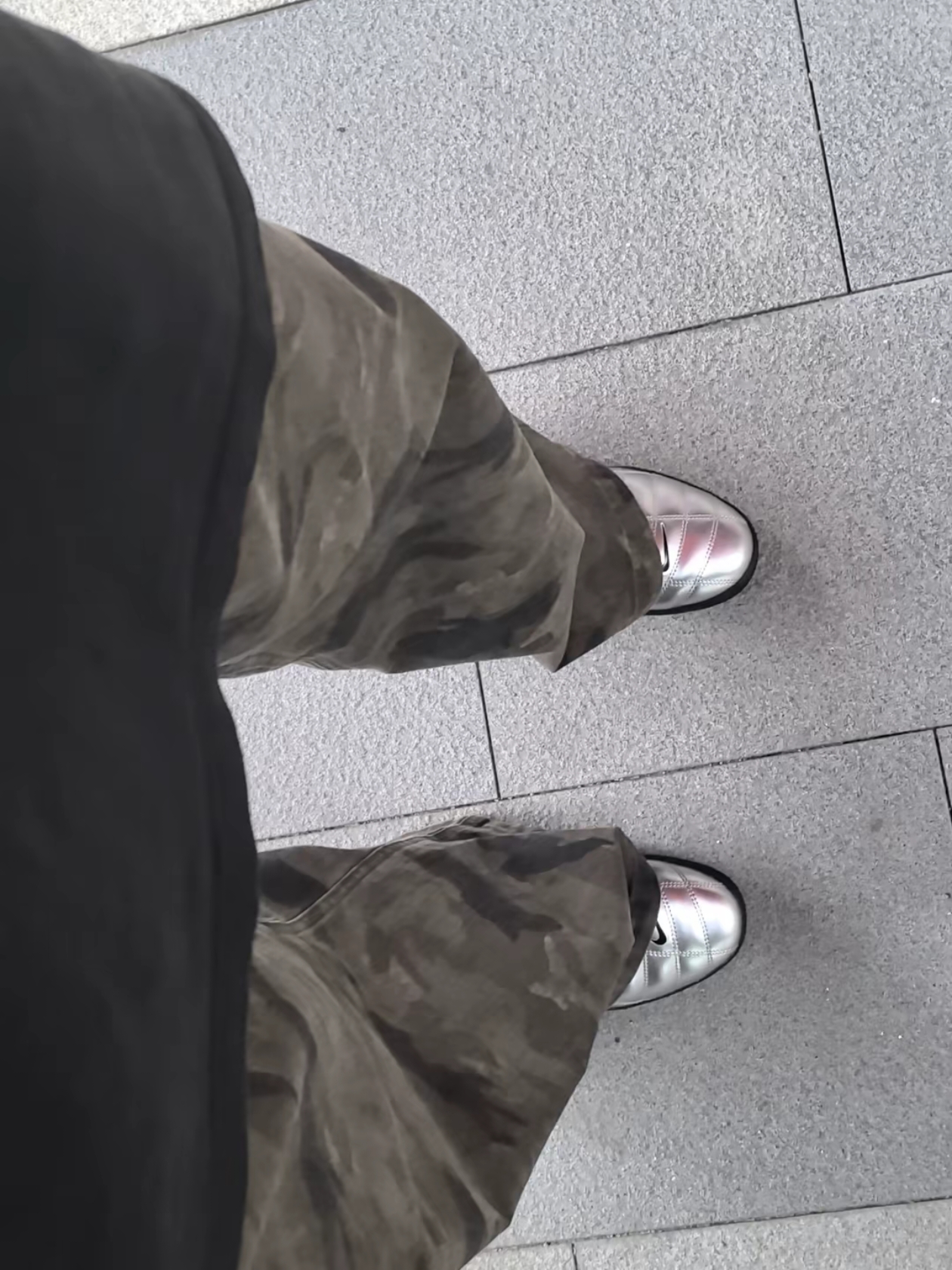 Nike Total 90 III SP Metallic Silver and Black 착용 스타일