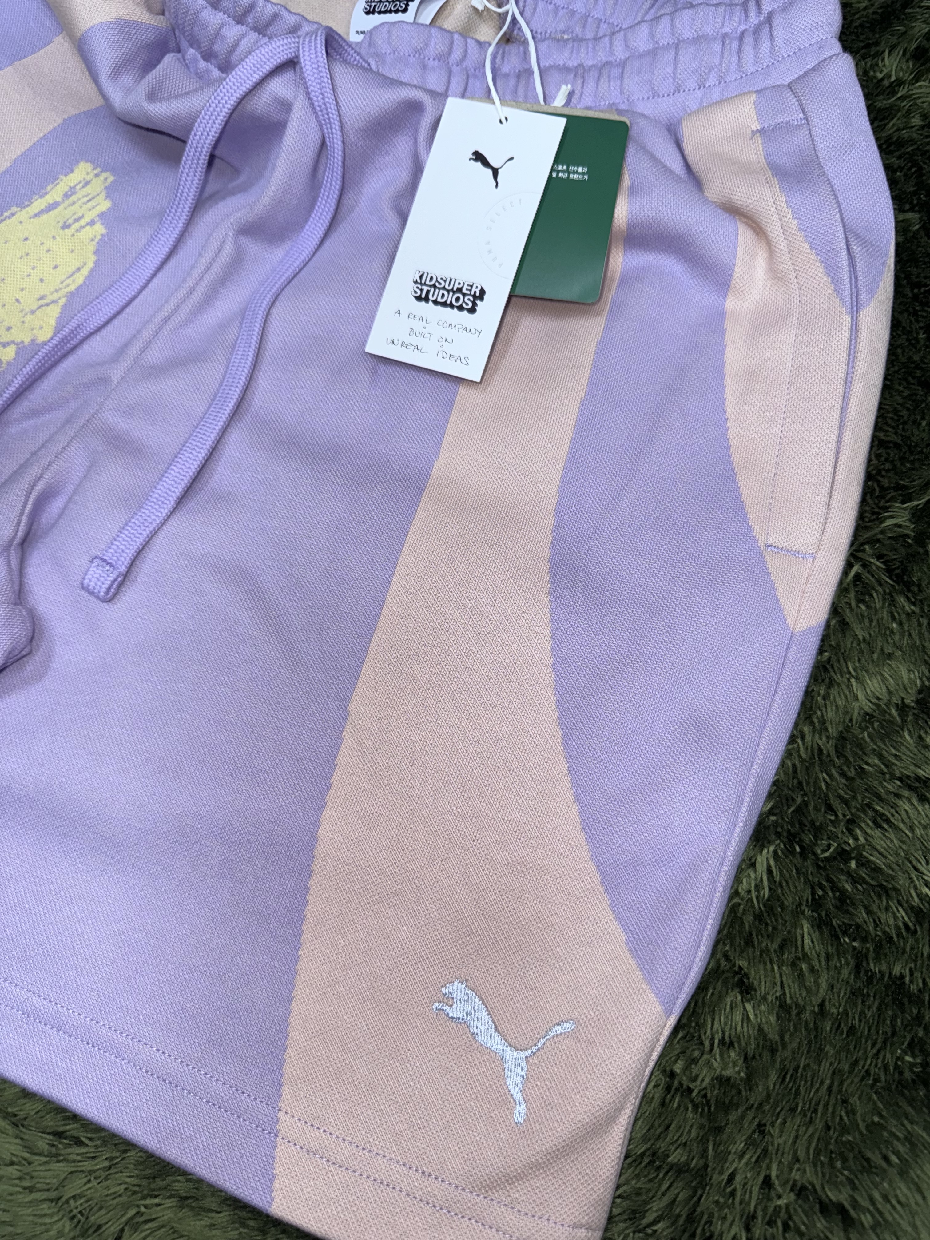 Puma x KidSuper Shorts Vivid Violet 착용 스타일 - 4