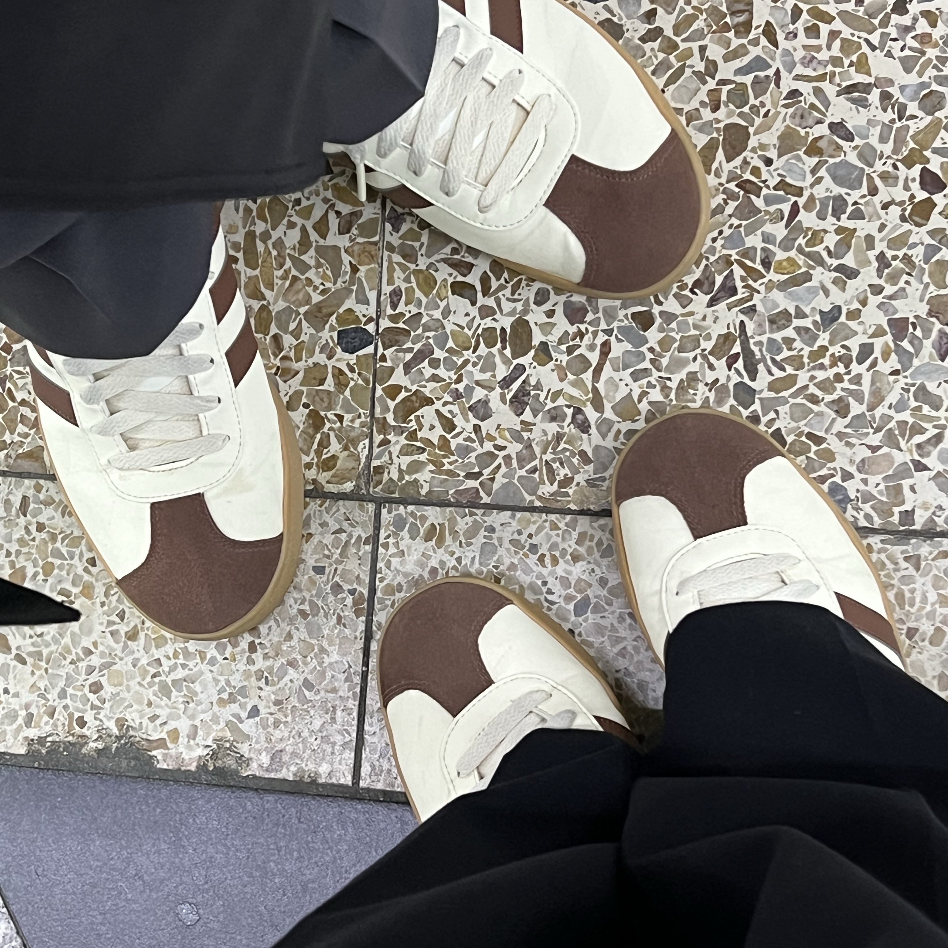Adidas VL Court 2.0 Cream Brown 착용 스타일