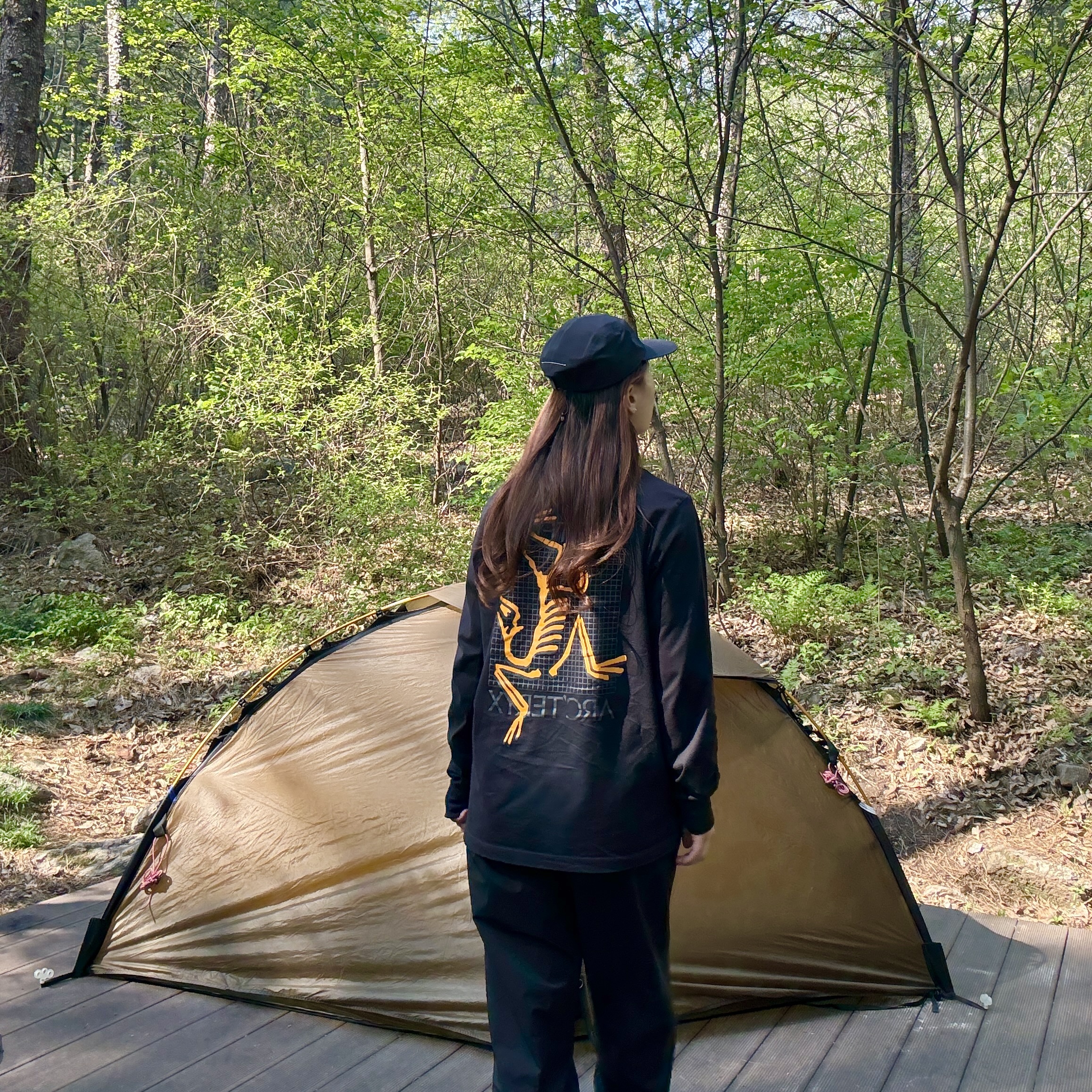 Arc'teryx Arc'Multi Bird Logo LS T-Shirt Black, Hoka Project Transport Carbon Black 착용 스타일 - 1