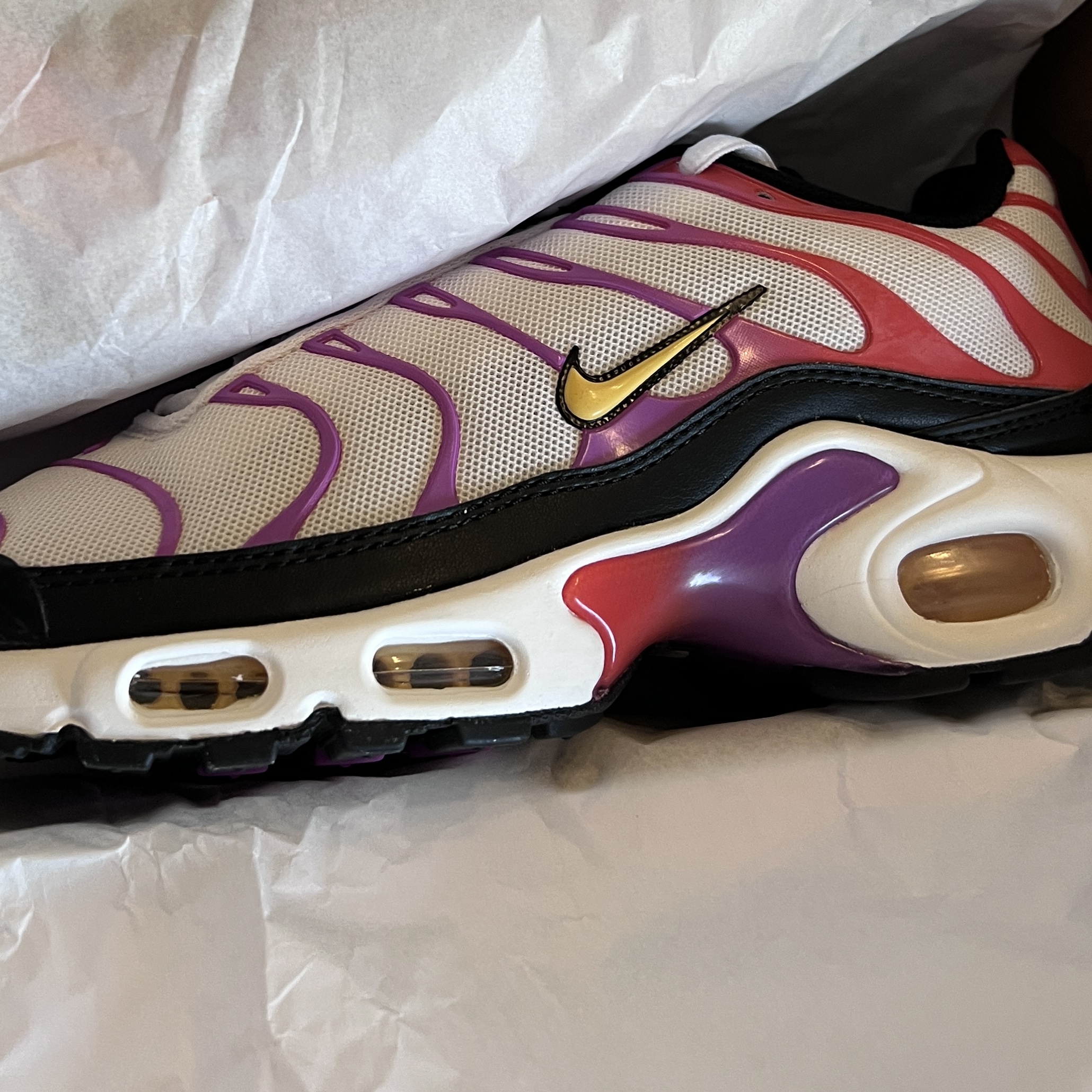 (W) Nike Air Max Plus White Red 착용 스타일