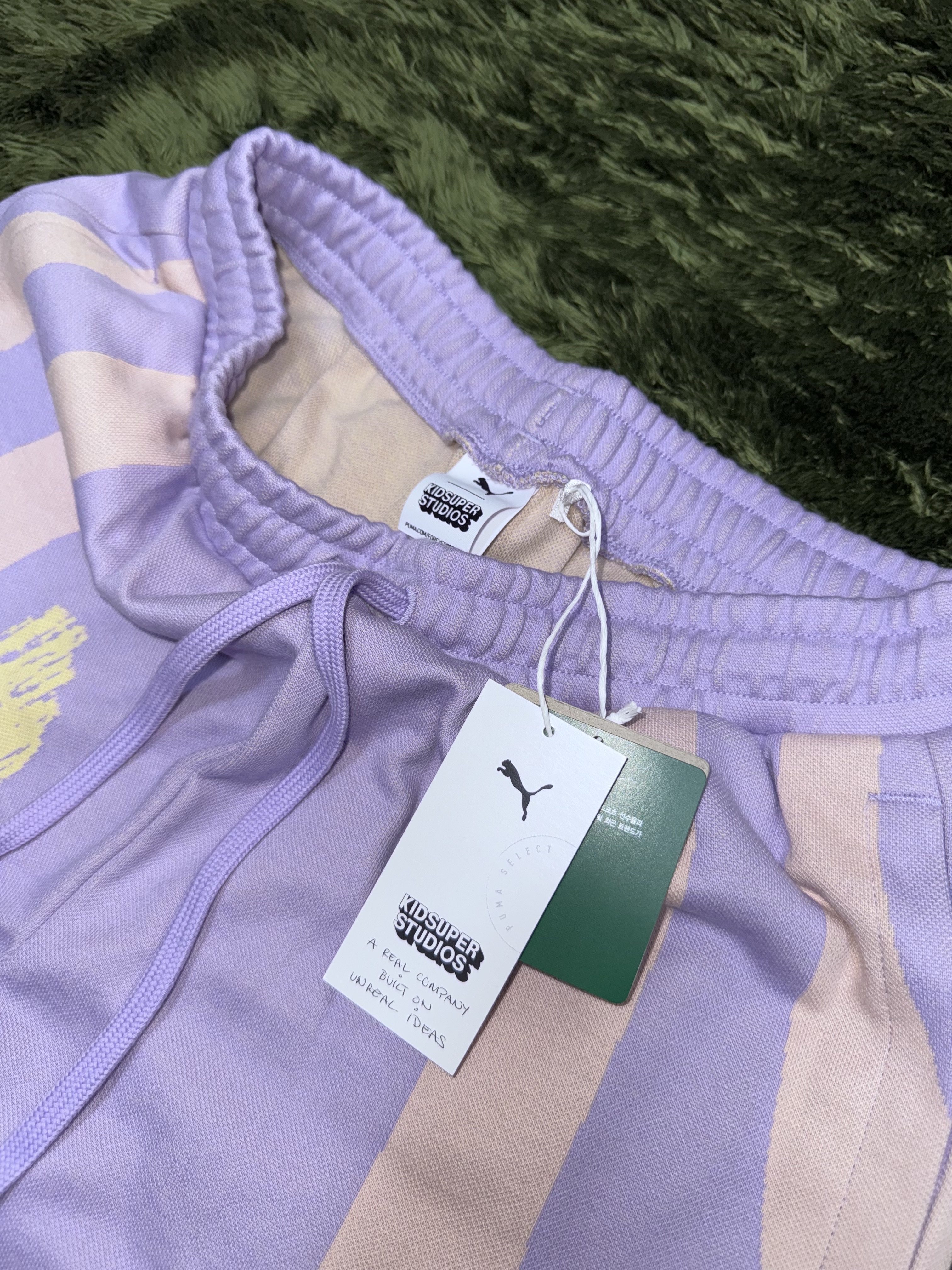Puma x KidSuper Shorts Vivid Violet 착용 스타일 - 2