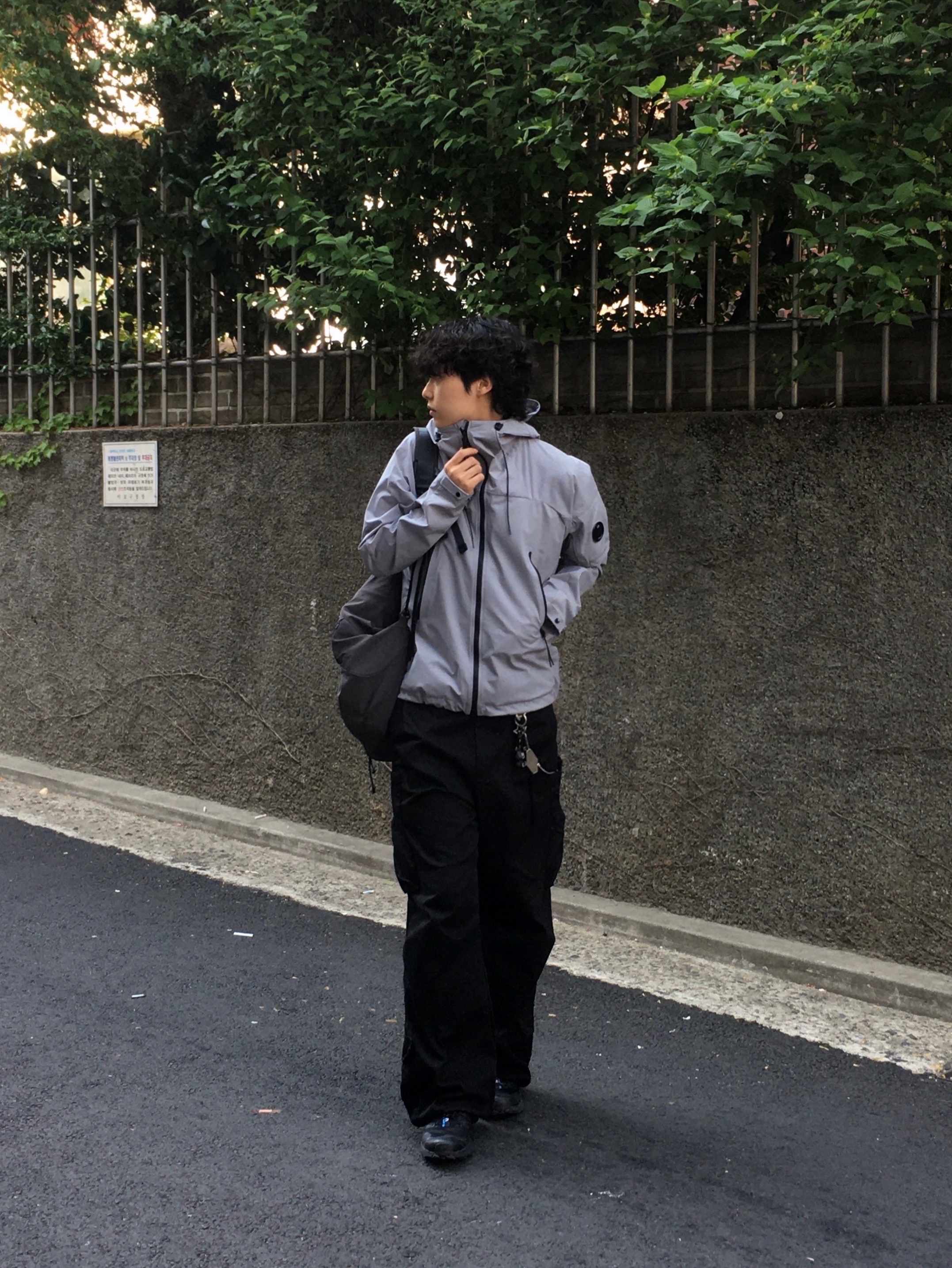 C.P. Company Pro-Tek Hooded Jacket Drizzle Grey - 24SS, Salomon XT-6 ADV Black 착용 스타일 - 2