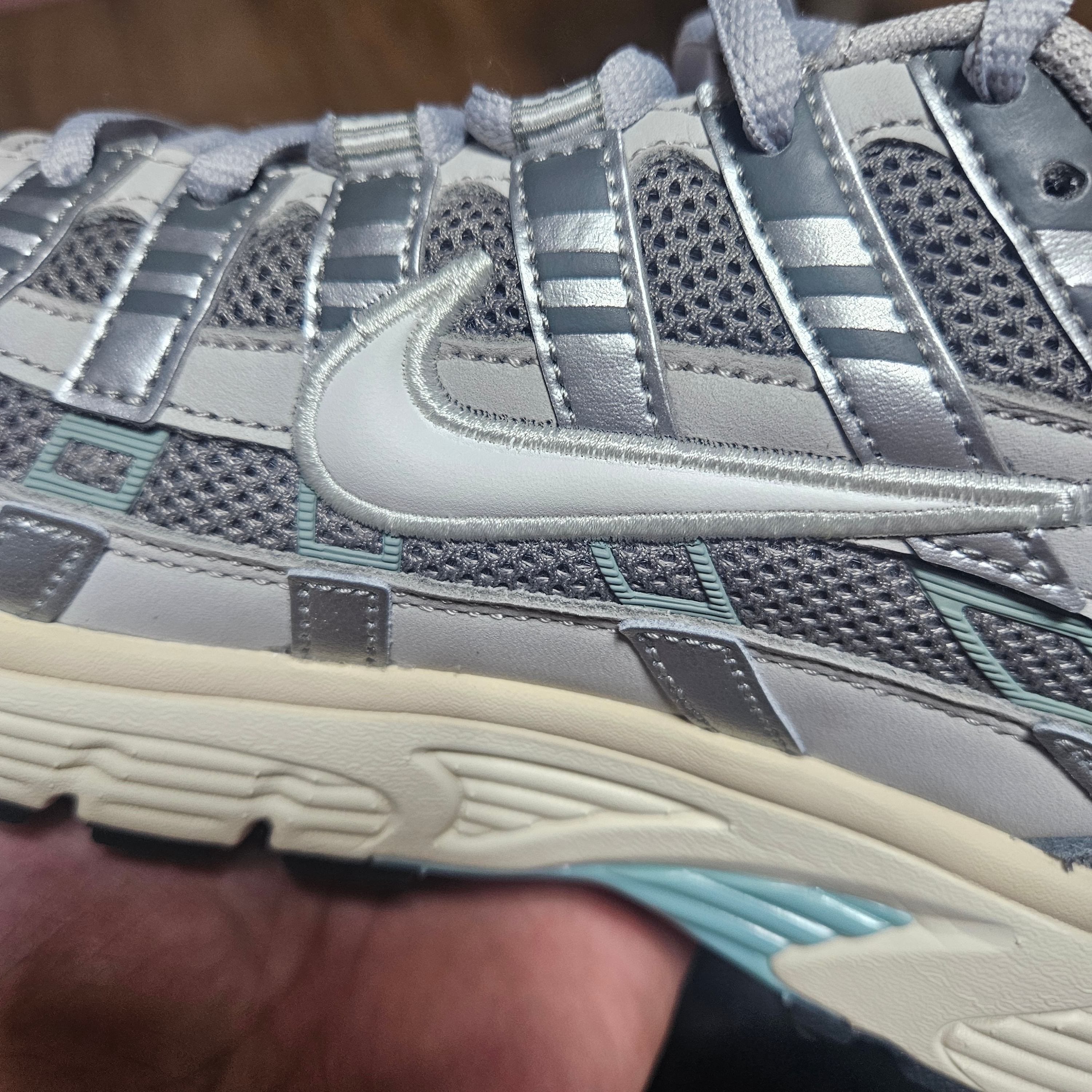 Nike P-6000 Flat Pewter Light Iron Ore 착용 스타일 - 3