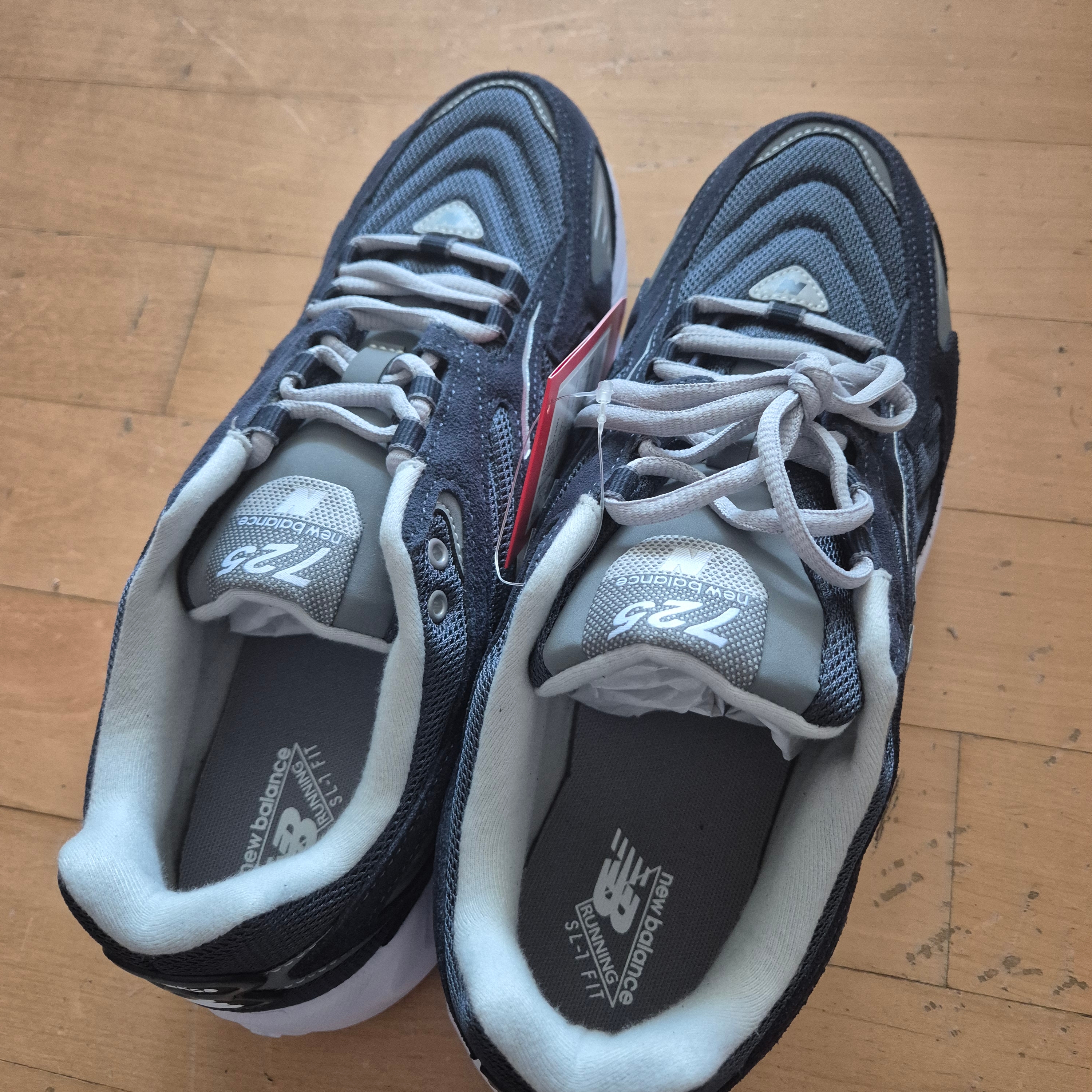 New Balance 725 Navy 착용 스타일