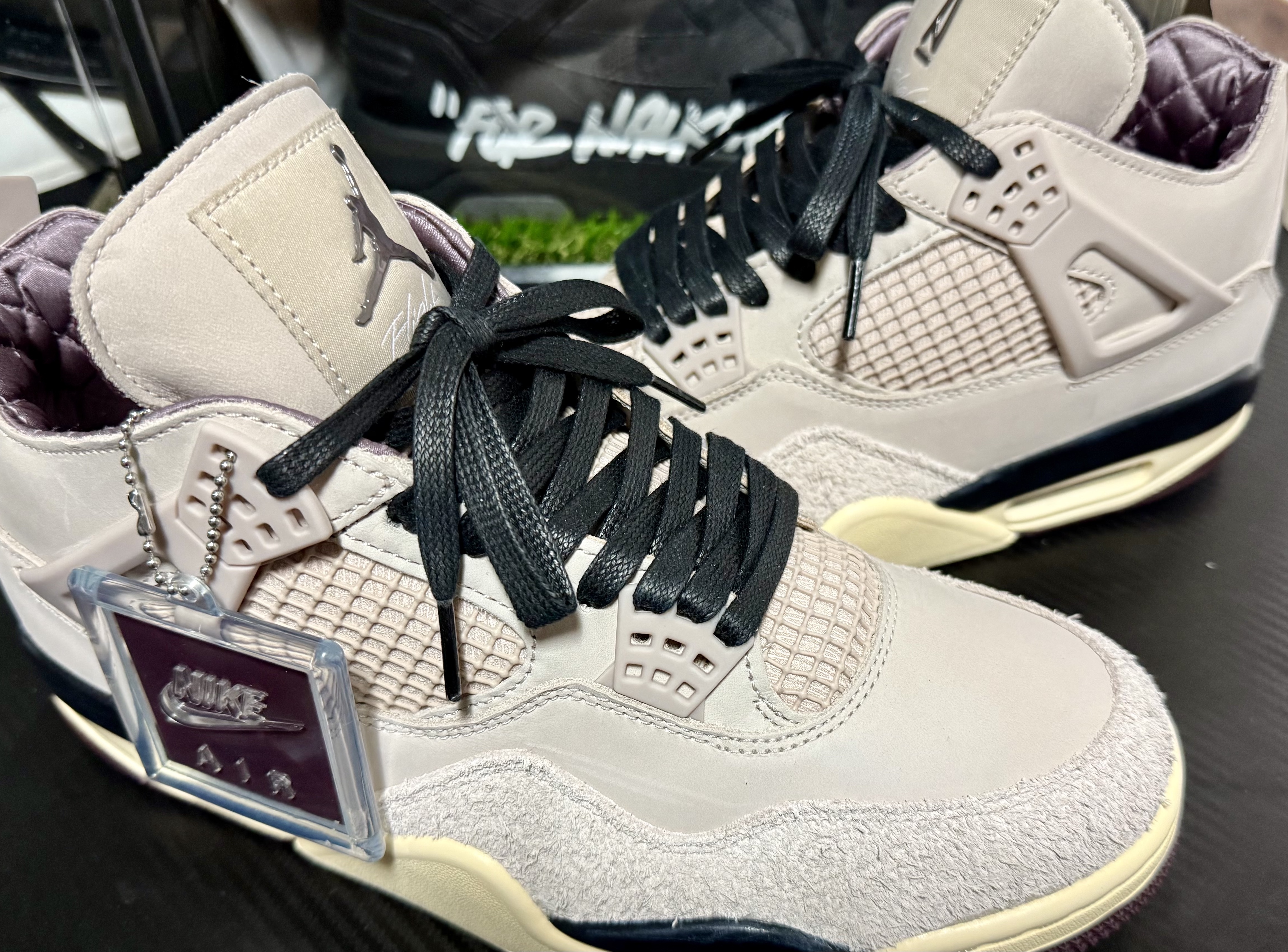 (W) Jordan 4 x A Ma Maniere Retro OG SP W.Y.W.S. 착용 스타일 - 1