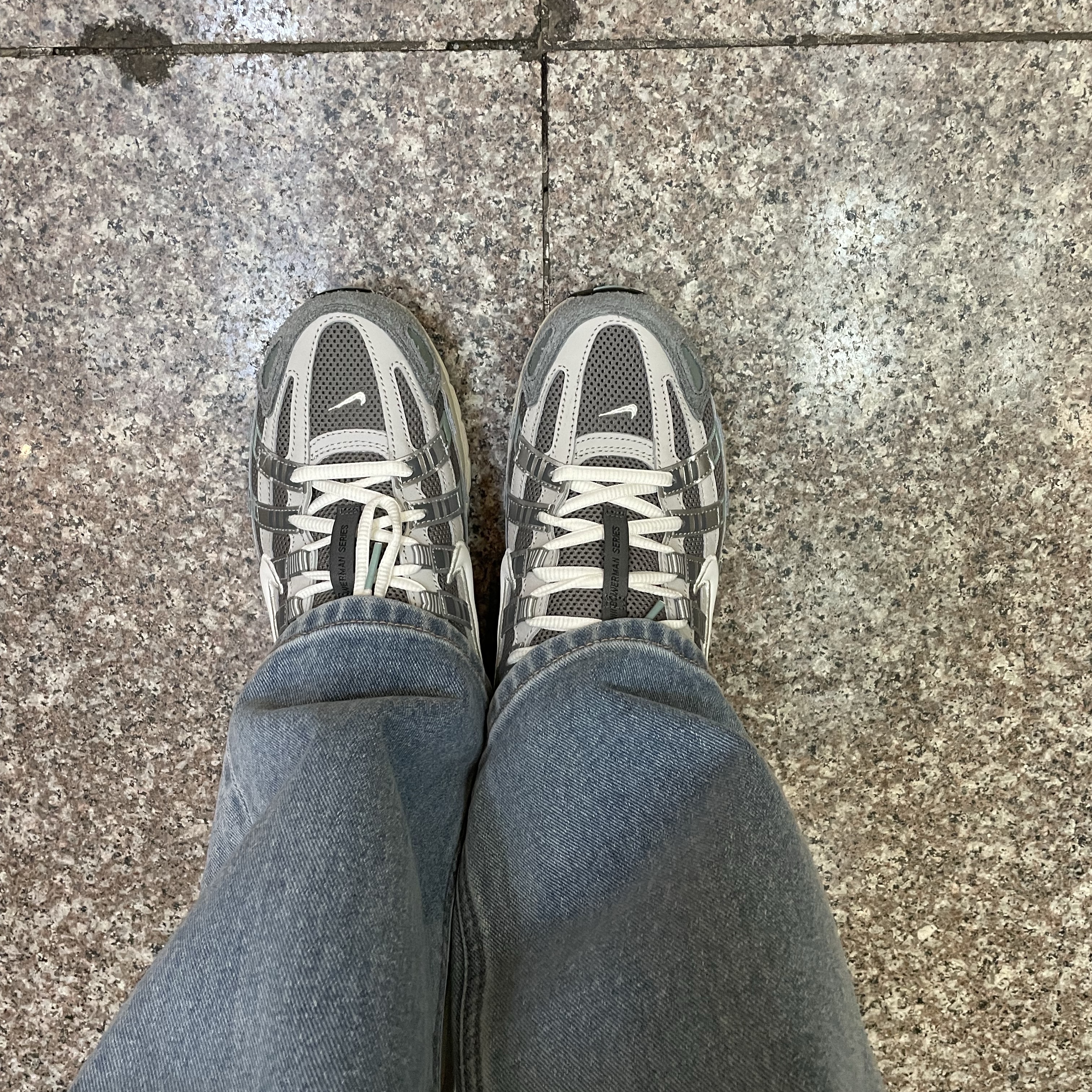 Nike P-6000 Flat Pewter Light Iron Ore 착용 스타일