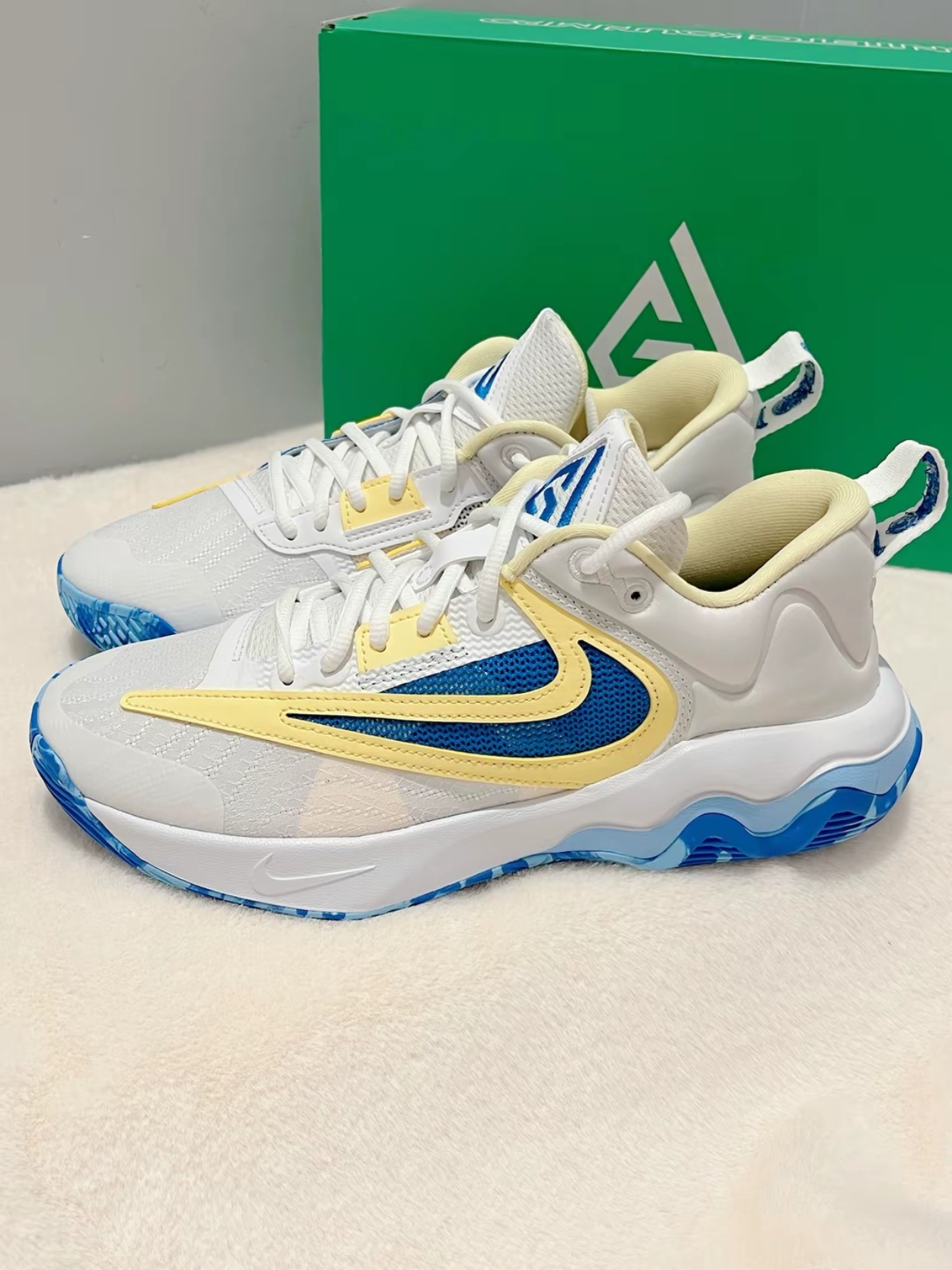 Nike Giannis Immortality 3 EP White Light Photo Blue 착용 스타일