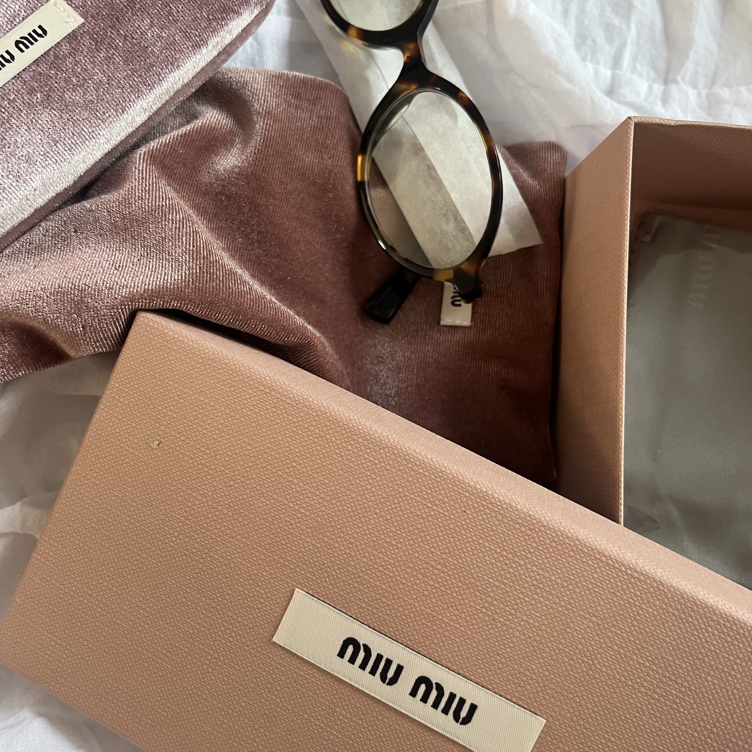 (W) Miu Miu Regard Sunglasses Blue Lenses Honey Tortoiseshell Acetate Standard fit 착용 스타일