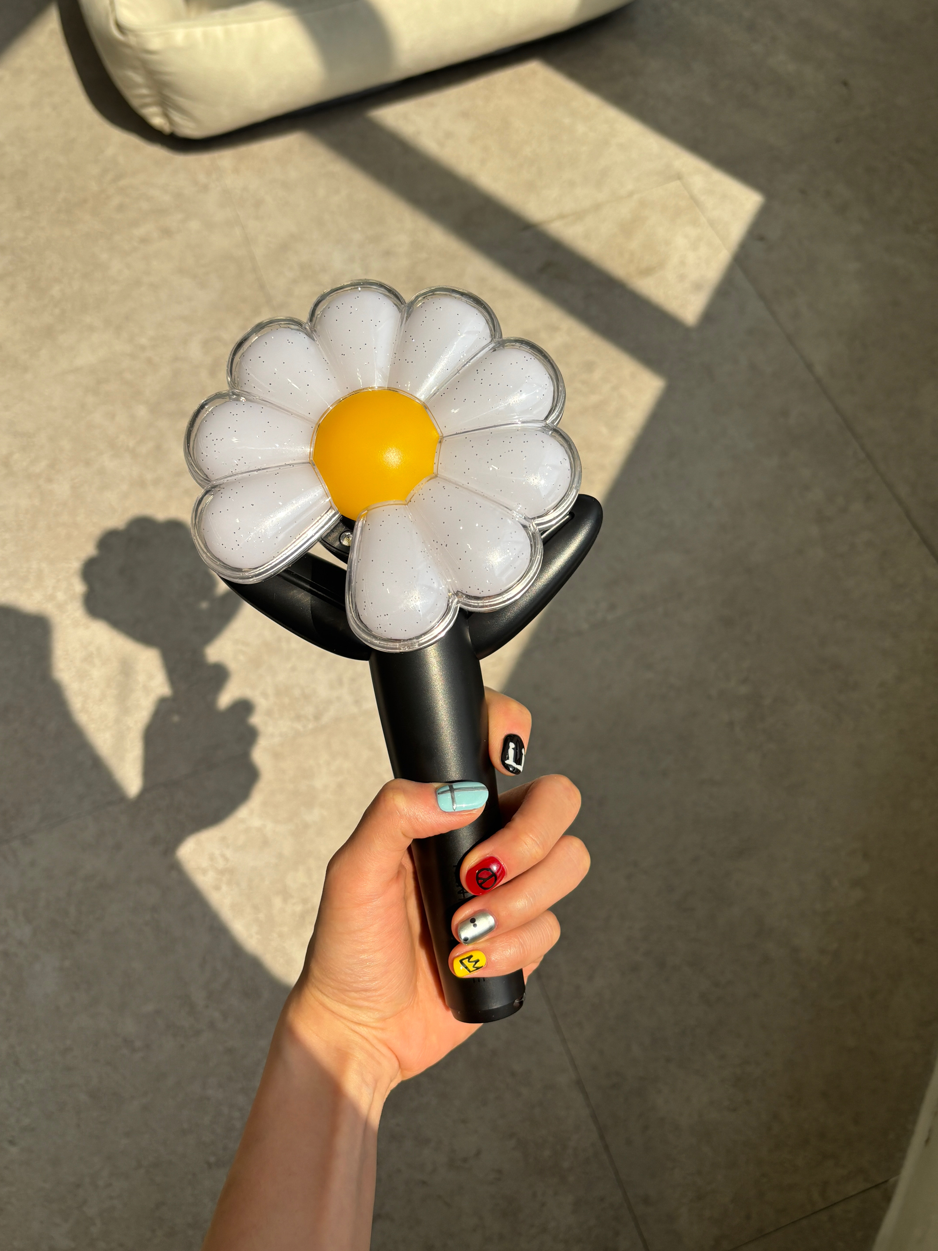 G-DRAGON Ubermensch Official Light Stick 착용 스타일 - 2