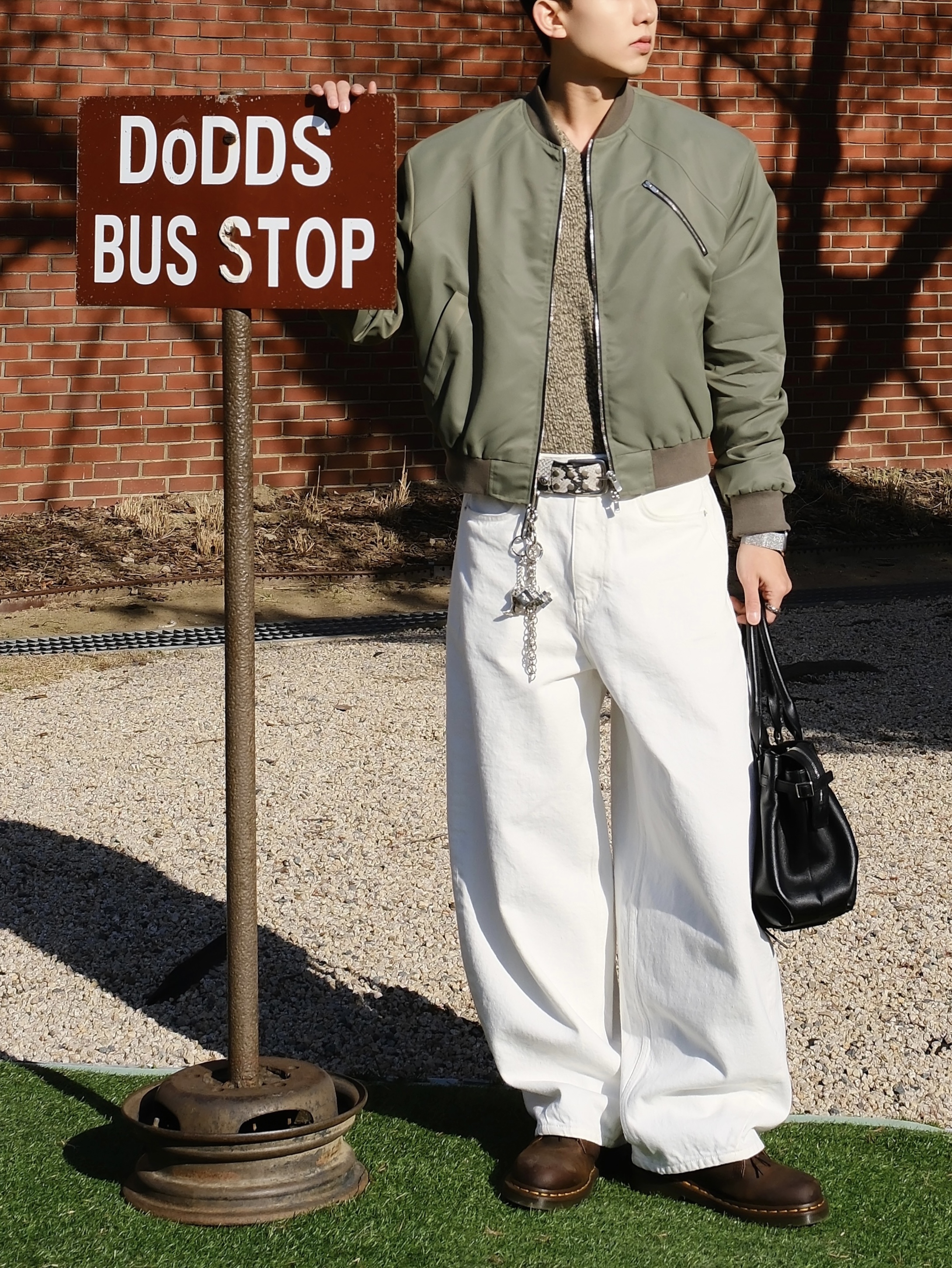 noun Wide Curved Denim Pants White, Dr. Martens 1461 Crazy Horse Dark Brown 착용 스타일 - 2