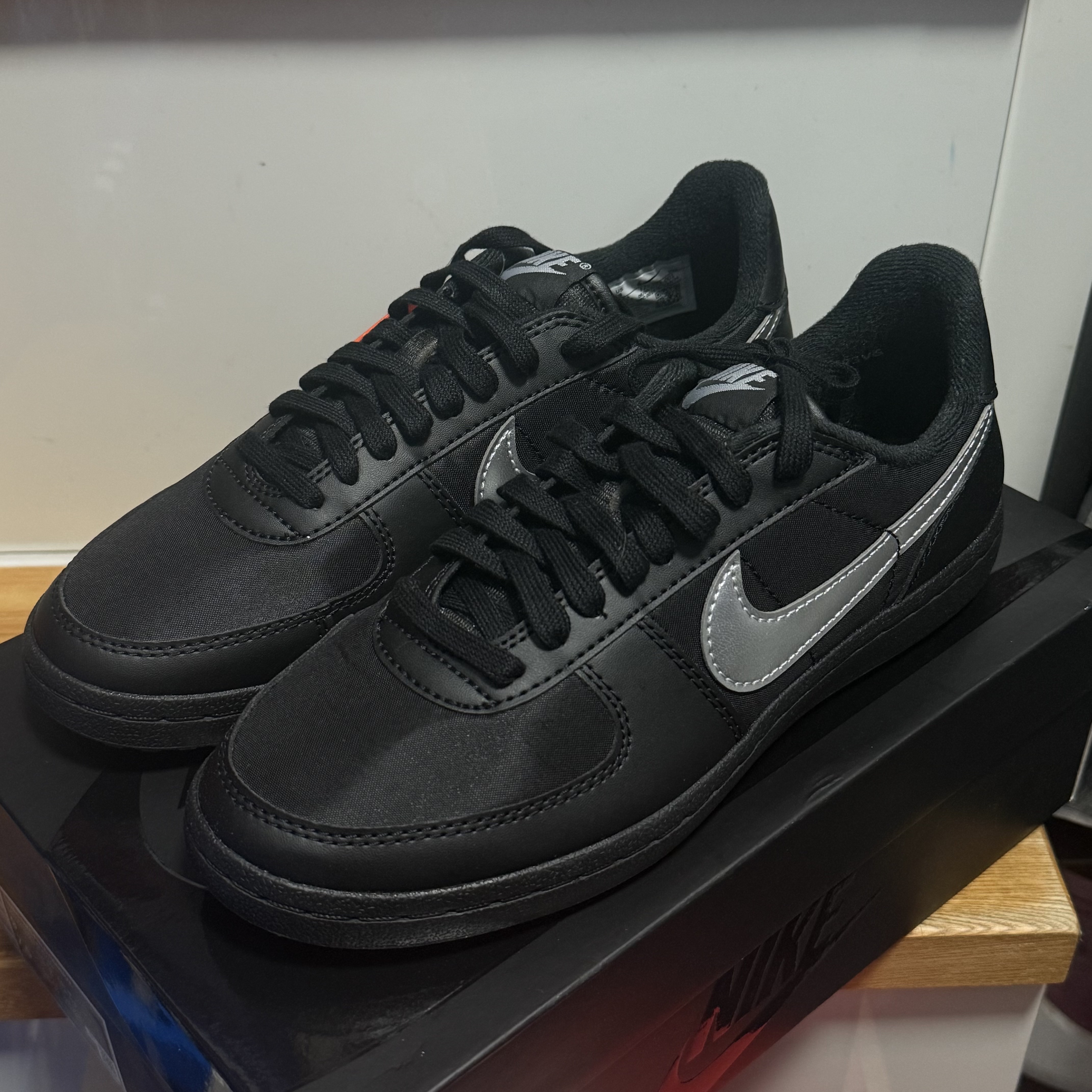 (W) Nike Field General 82 Black Grey 착용 스타일