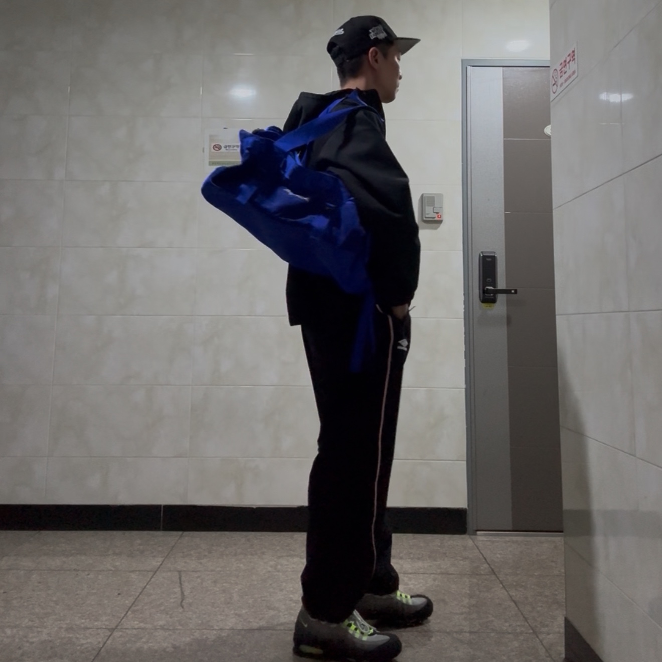 Supreme World Famous S Logo 6-Panel Black, Supreme x Nike ACG Denim Pullover Black - 22FW 착용 스타일 - 3