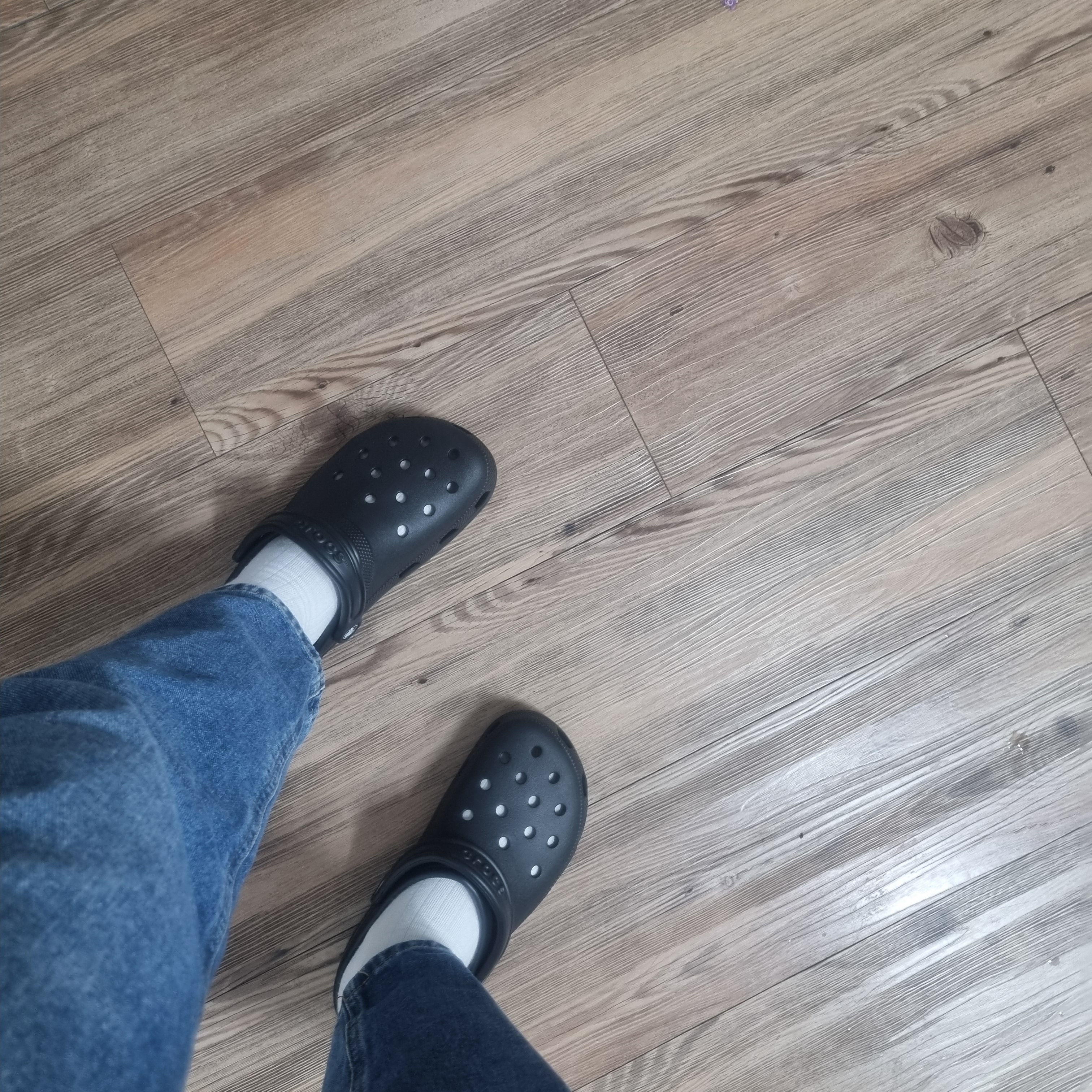 Crocs Classic Clog Black 착용 스타일