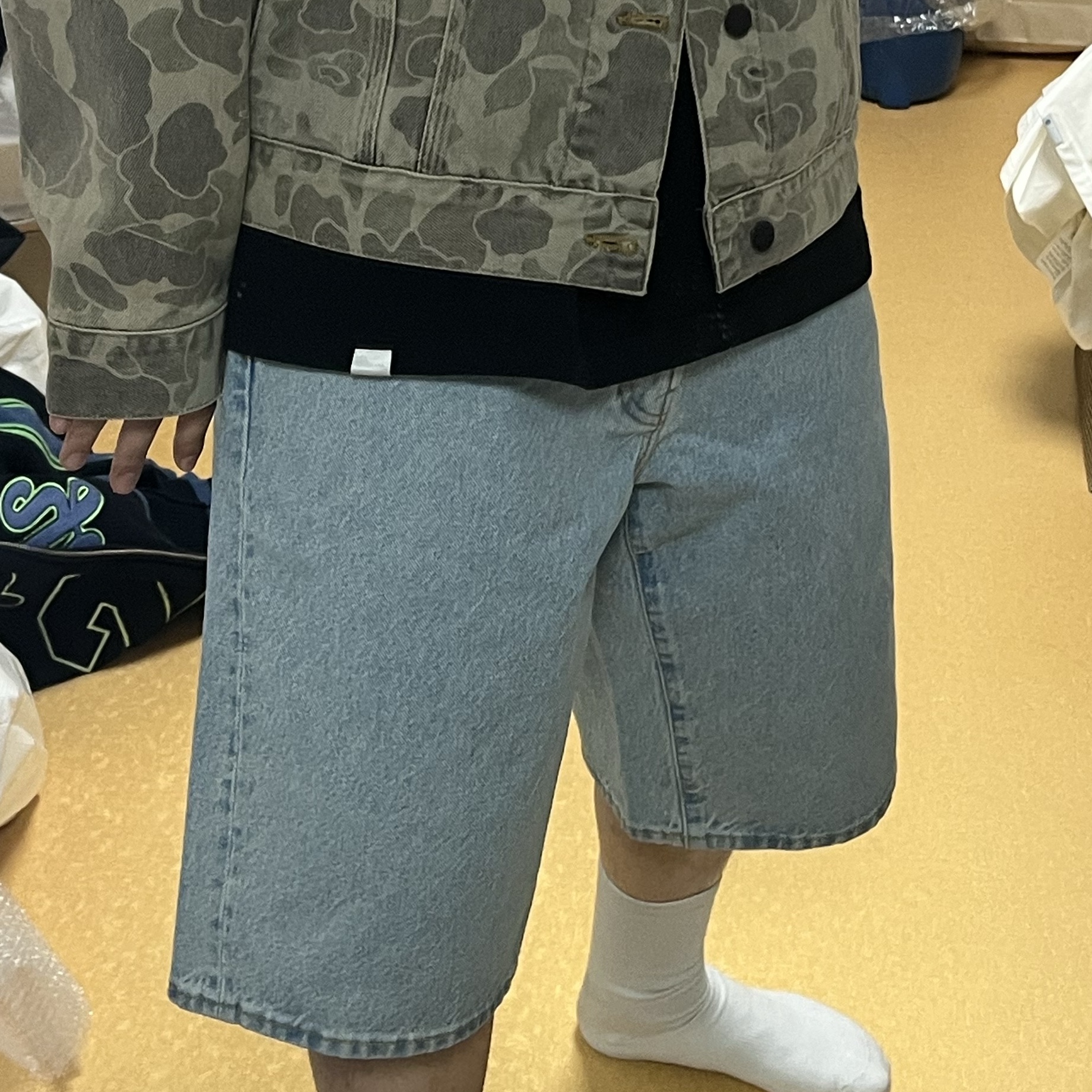 Supreme Baggy Denim Shorts Light Washed Indigo - 25SS 착용 스타일