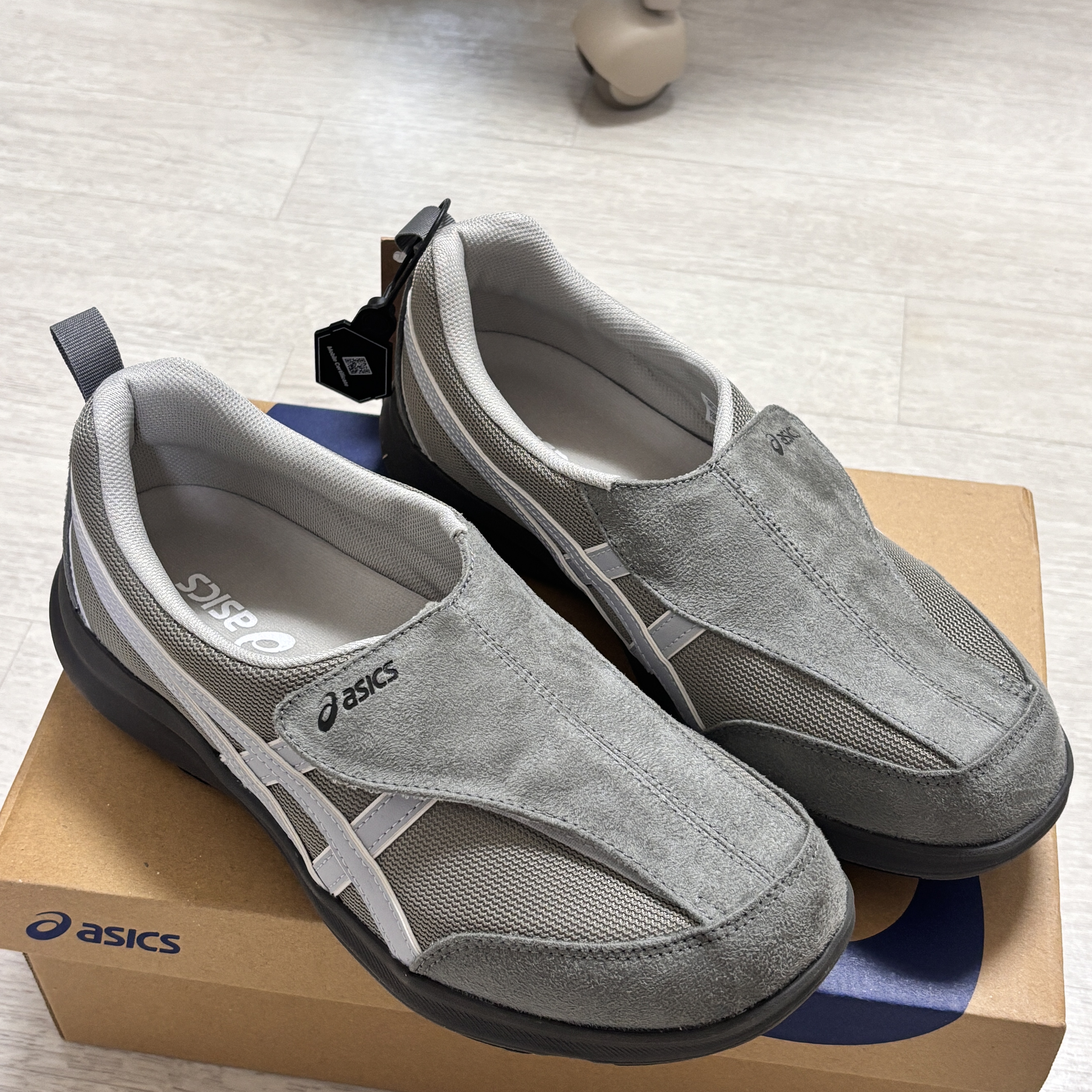 Asics Life Walker 010 Grey - 2E Wide 착용 스타일