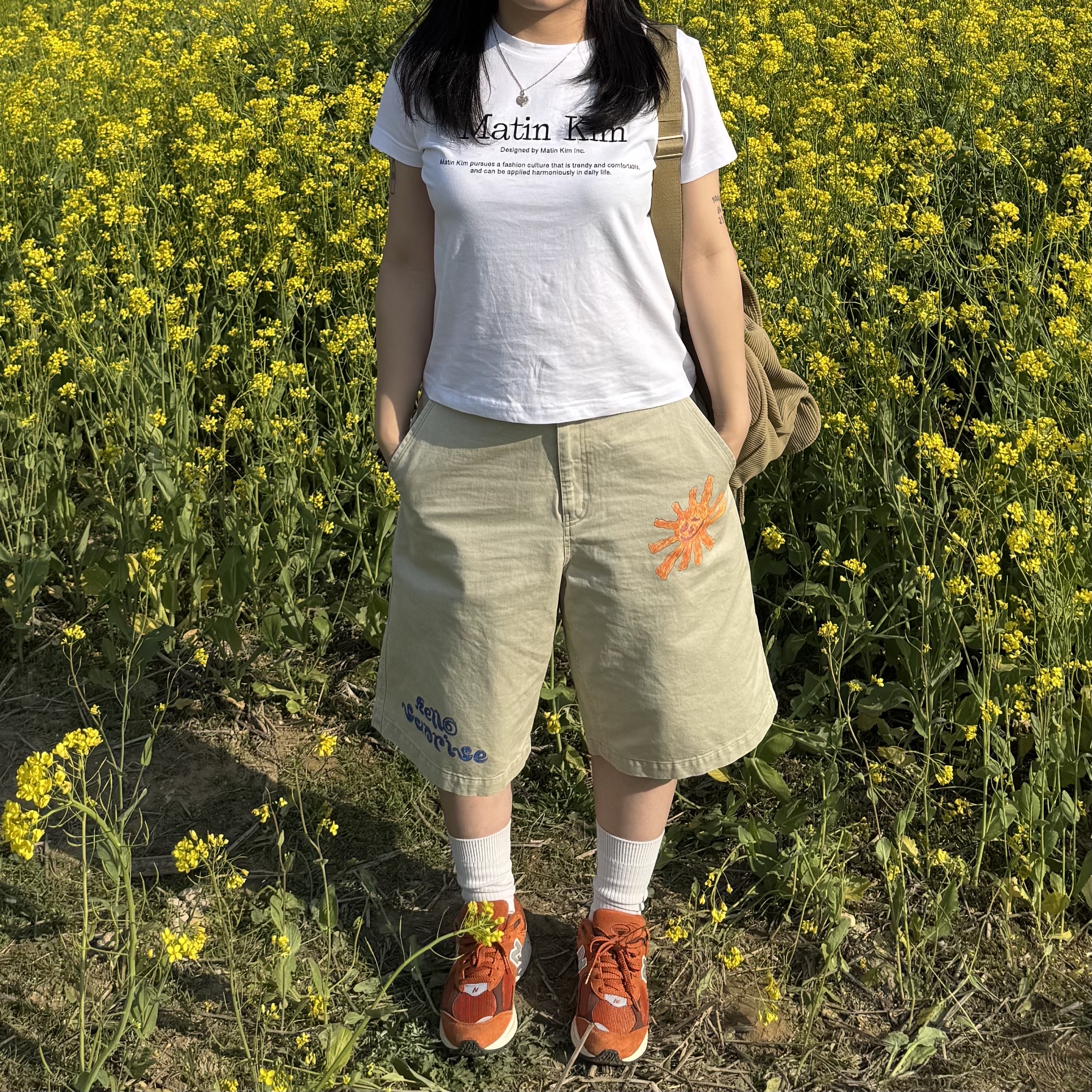 (W) Matin Kim Matin Heritage Crop Top White, HS x Hank Washed Bermuda Pants Beige 착용 스타일