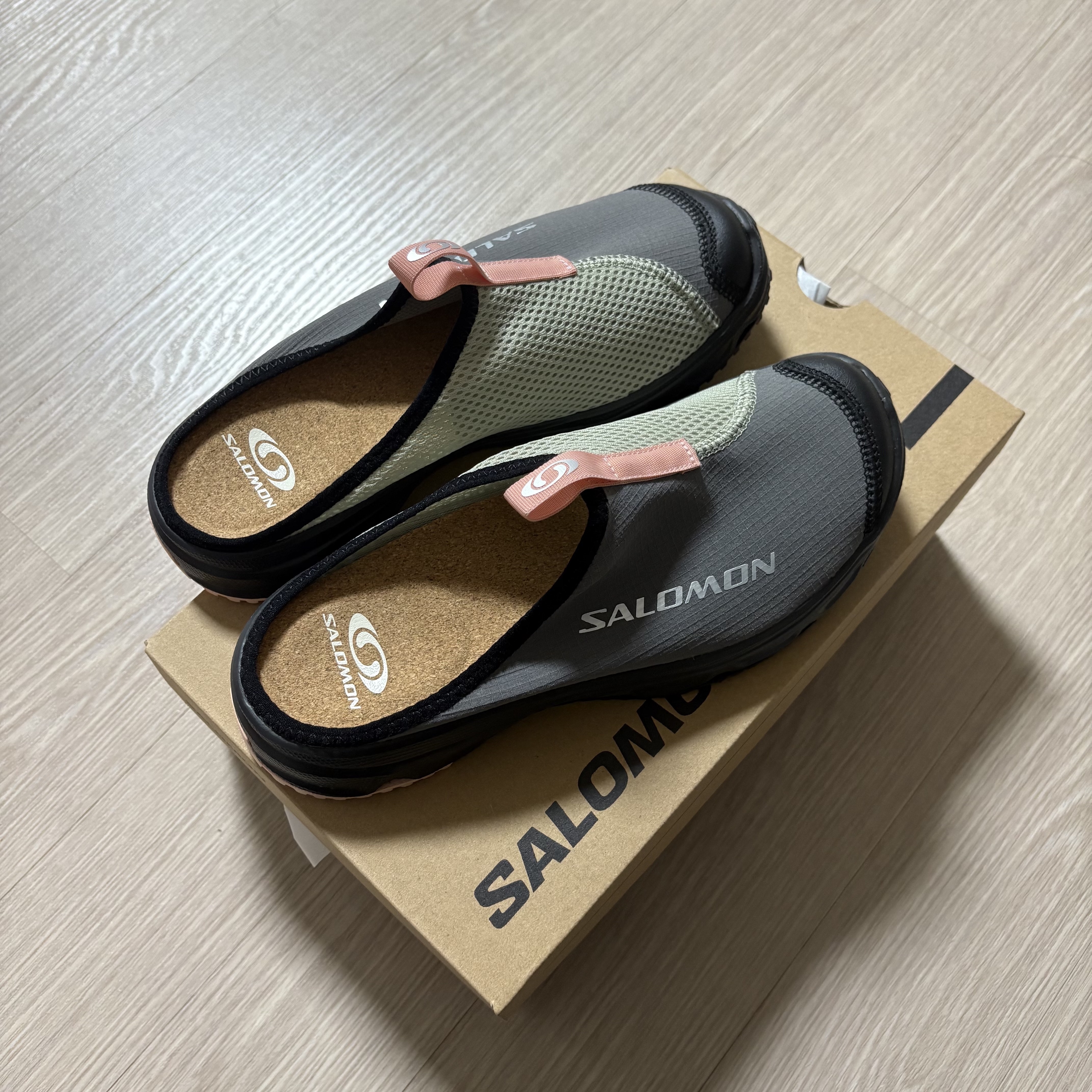 Salomon RX Slide 3.0 Pewter, Arc'teryx Mantis 1 Waistpack Graphite 착용 스타일 - 3