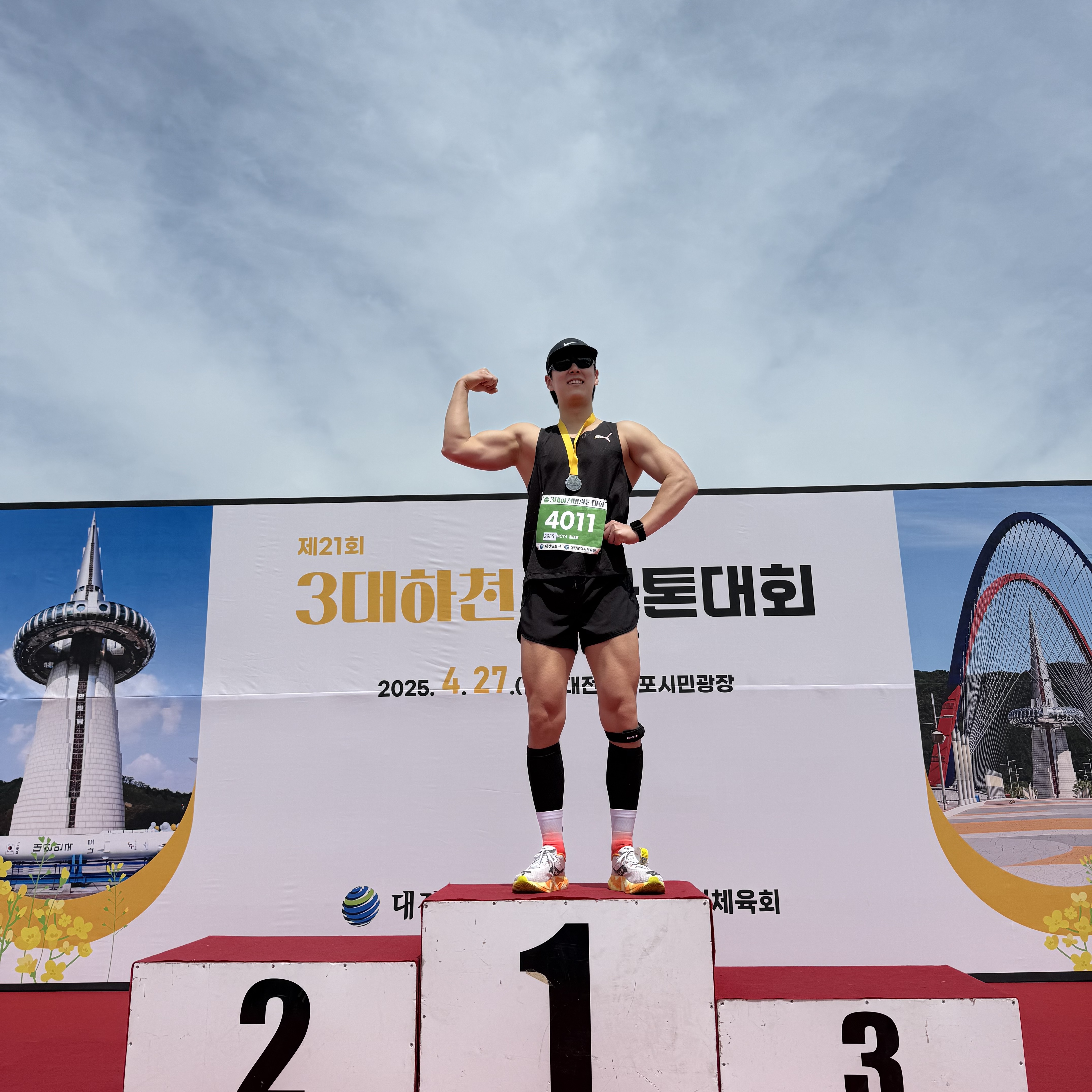 Saucony Endorphin Pro 4 Fog Peel, Oakley Eye Jacket Redux Matte Black Frame Prizm Grey Lenses High Bridge Fit 착용 스타일