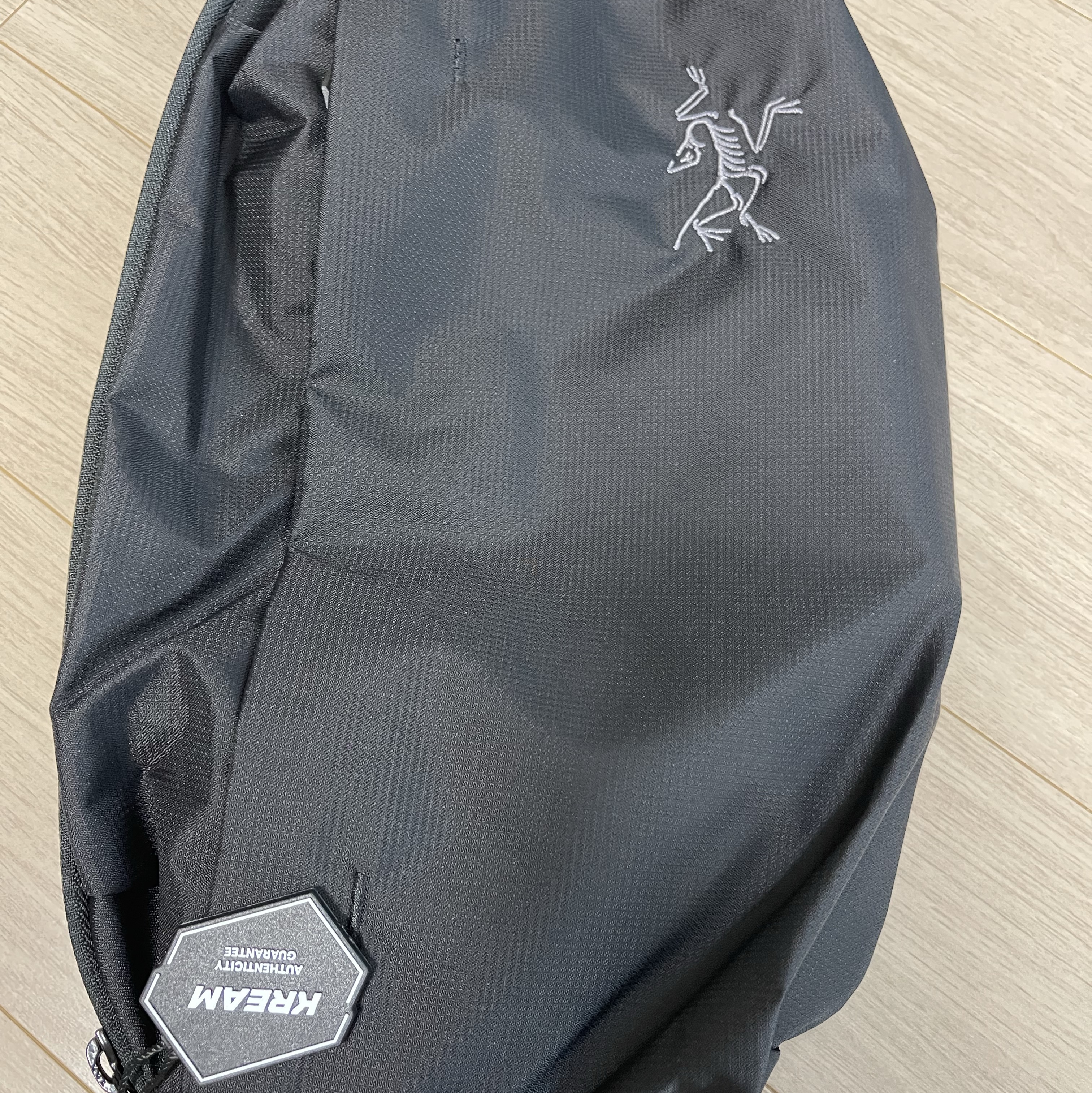 Arc'teryx Heliad 6 Crossbody Bag Black 착용 스타일 - 4