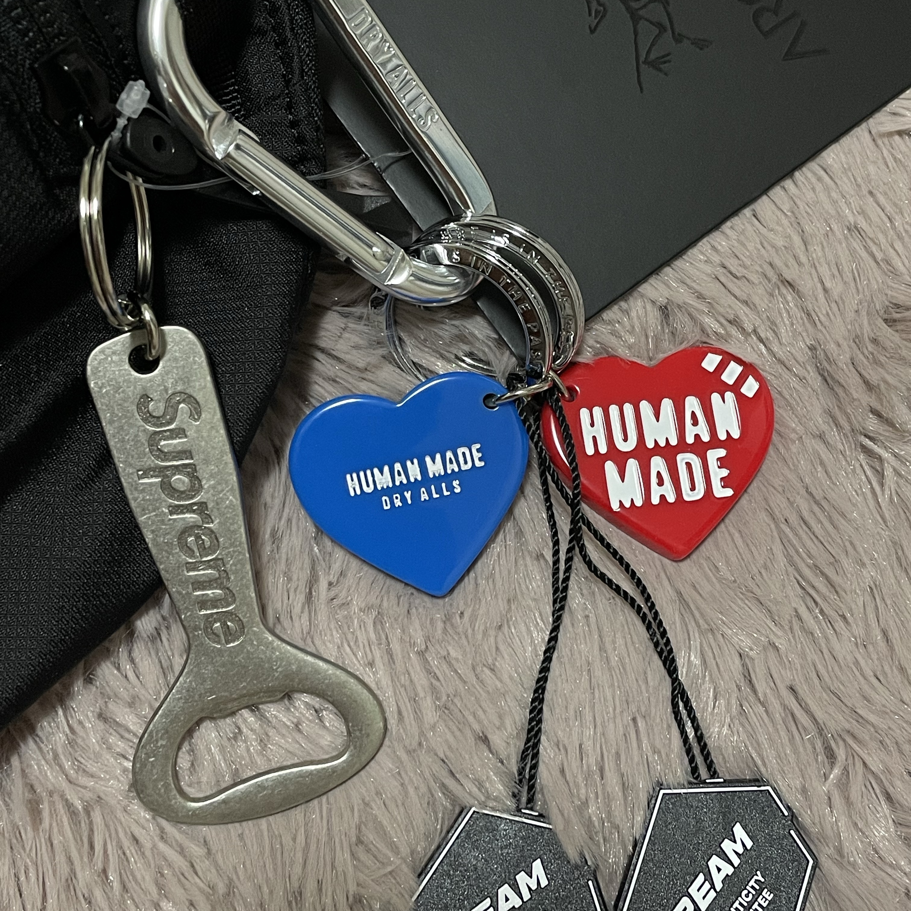 Human Made Heart Keyring Red, Human Made Heart Keyring Blue 착용 스타일