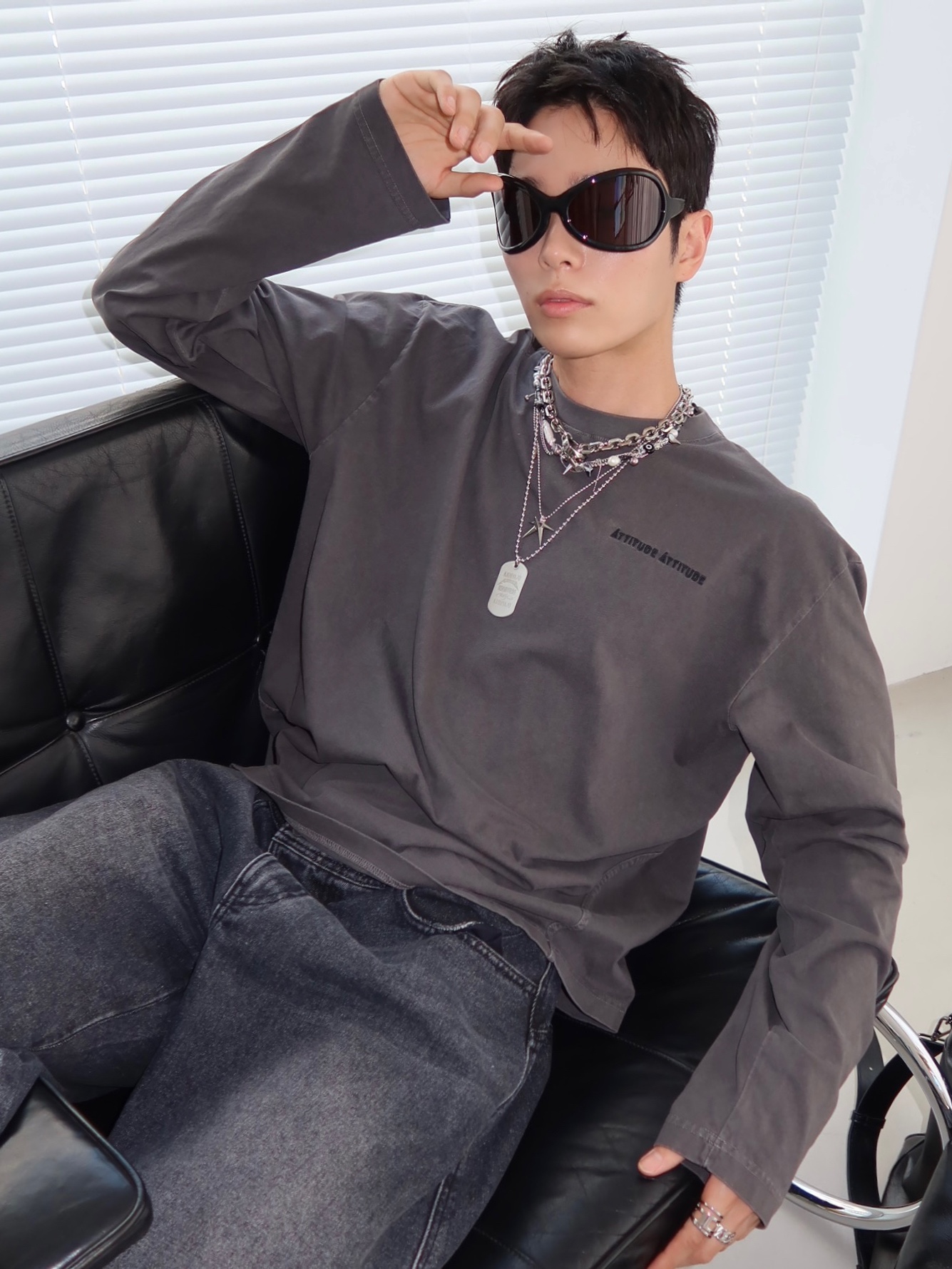 AA Curved Line Washing Wide Denim Pants Black, AA Curved Garment Dyeing Long Sleeve Grey 착용 스타일 - 2