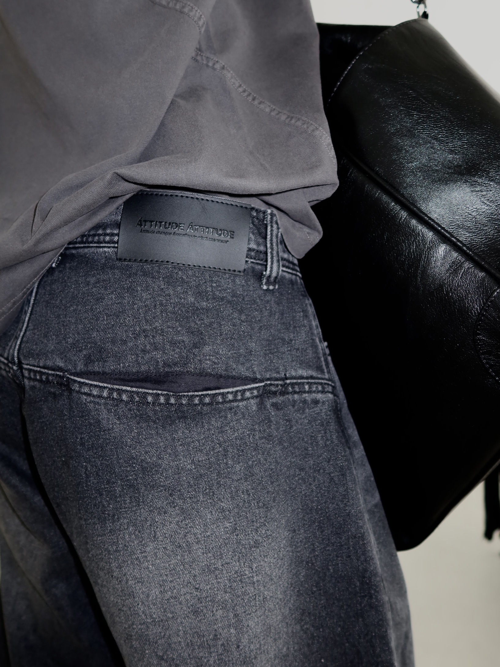 AA Curved Line Washing Wide Denim Pants Black, AA Curved Garment Dyeing Long Sleeve Grey 착용 스타일 - 5