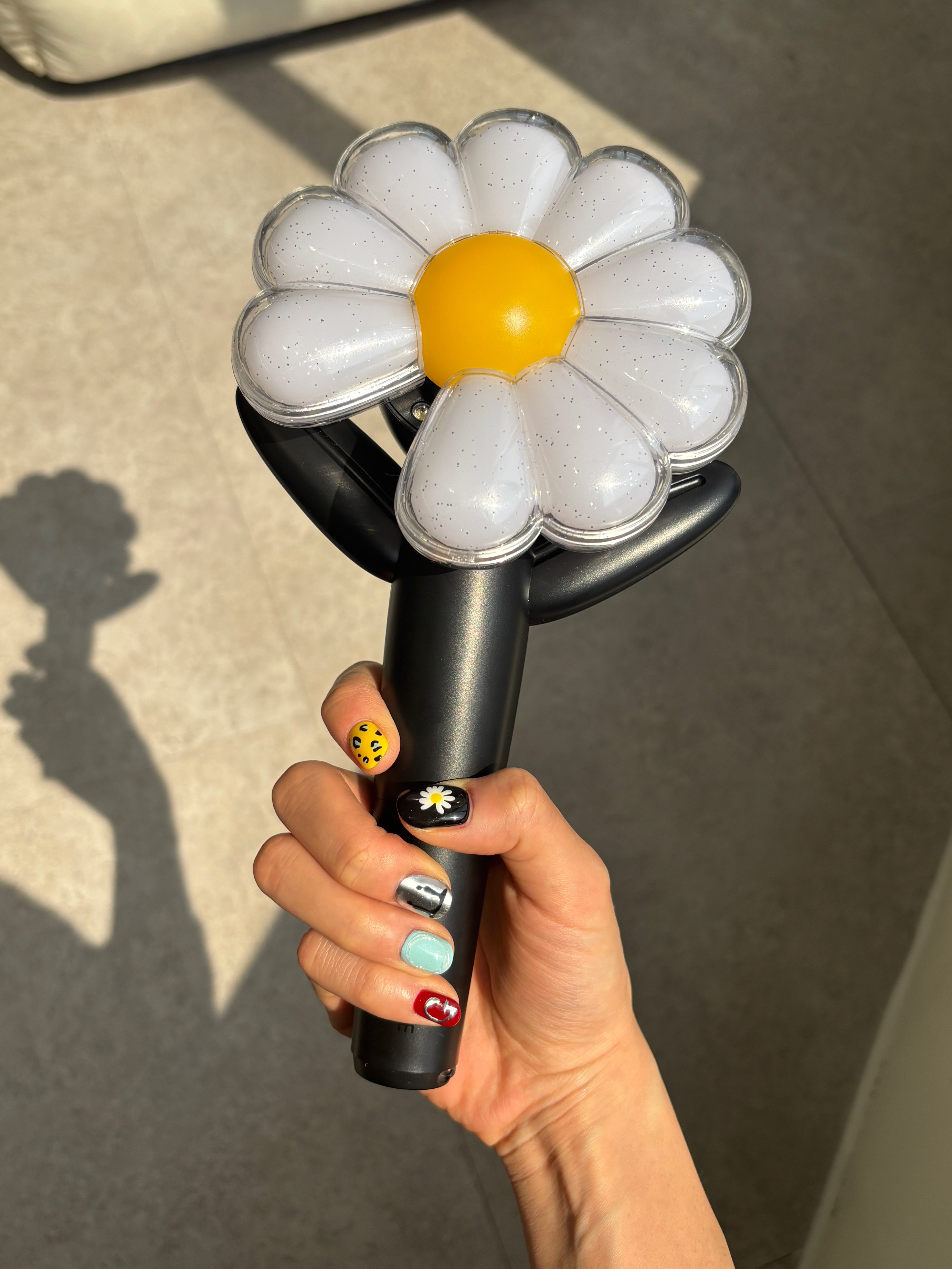 G-DRAGON Ubermensch Official Light Stick 착용 스타일 - 1