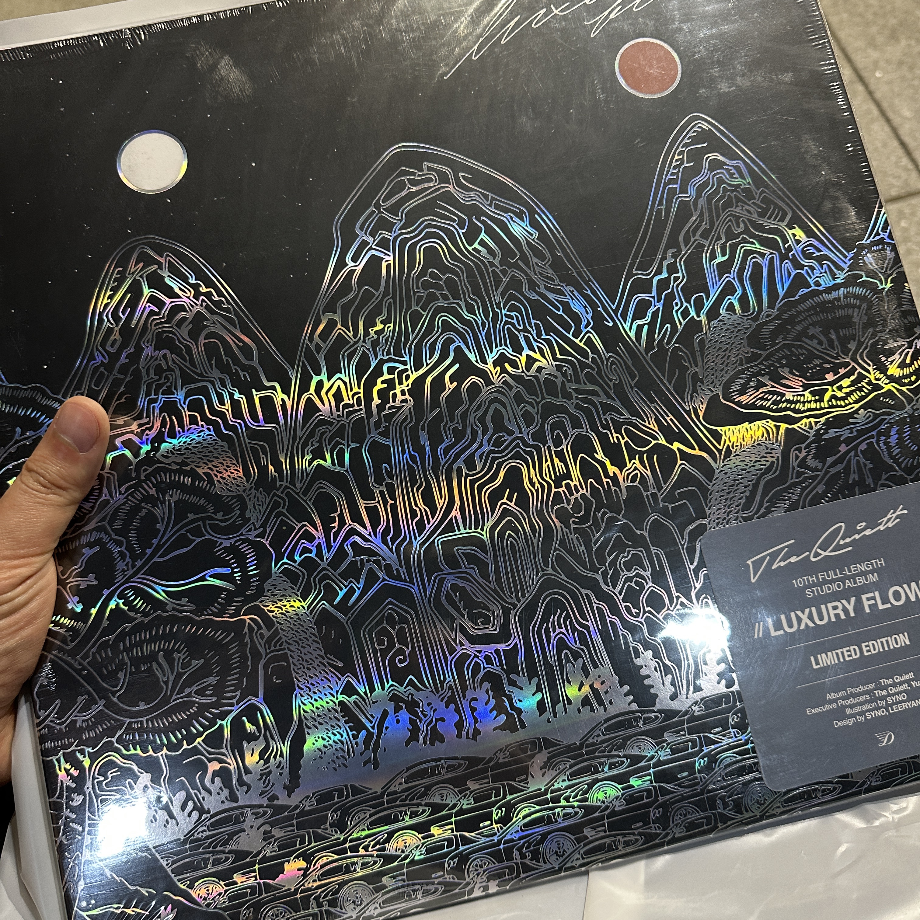 The Quiett 10st Album Luxury Flow LP Black White Swerve (200 Limited) 착용 스타일