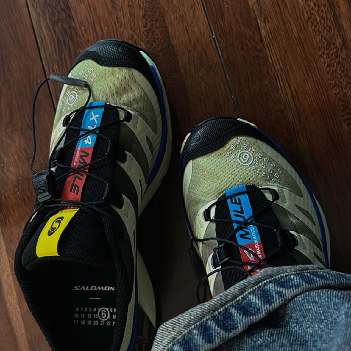 Salomon x MM6 Maison Margiela XT-4 Mule Transparent Yellow Shale 착용 스타일
