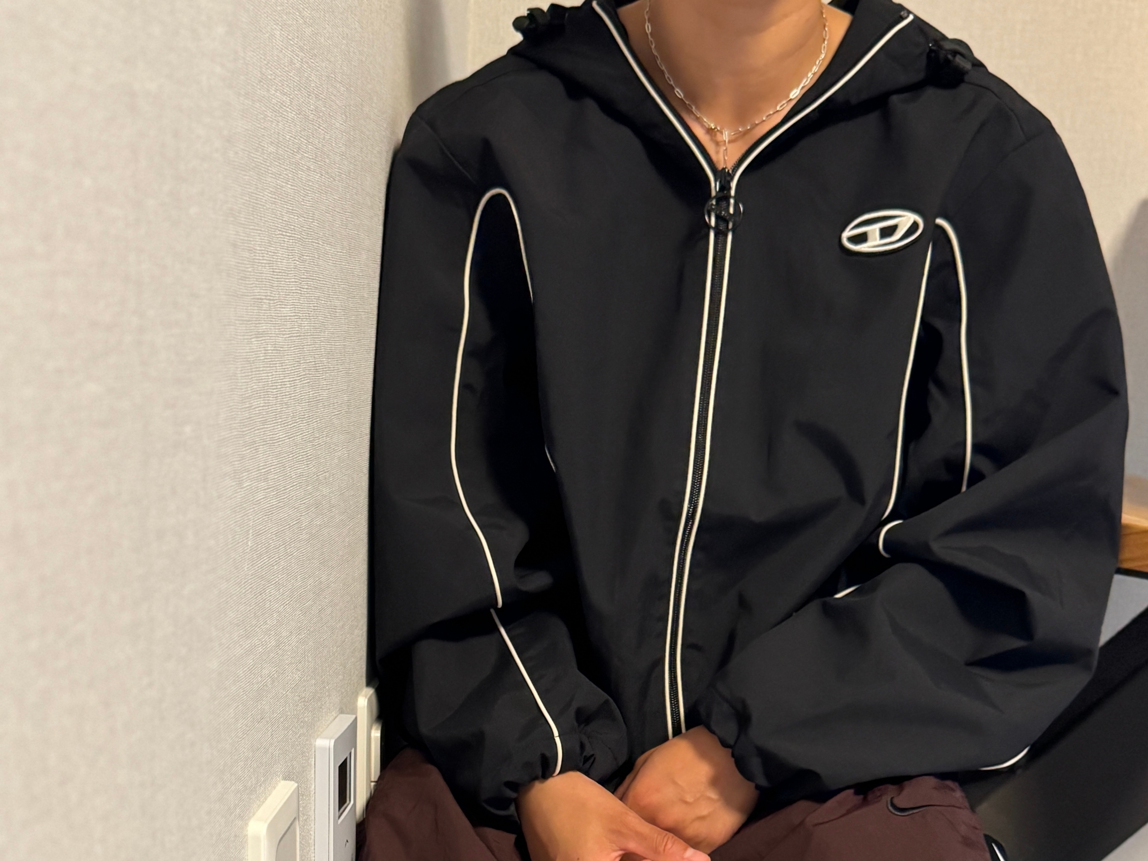 Diesel J-Hives Windbreaker with Contrast Piping Black 착용 스타일