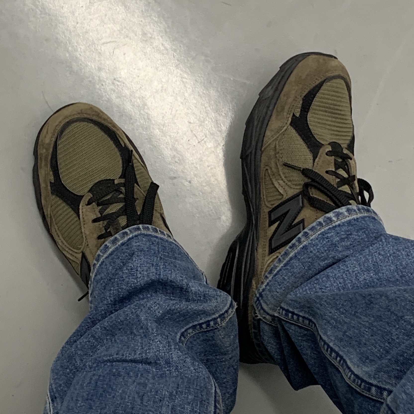 New Balance x JJJJound 990v3 Brown Black 착용 스타일