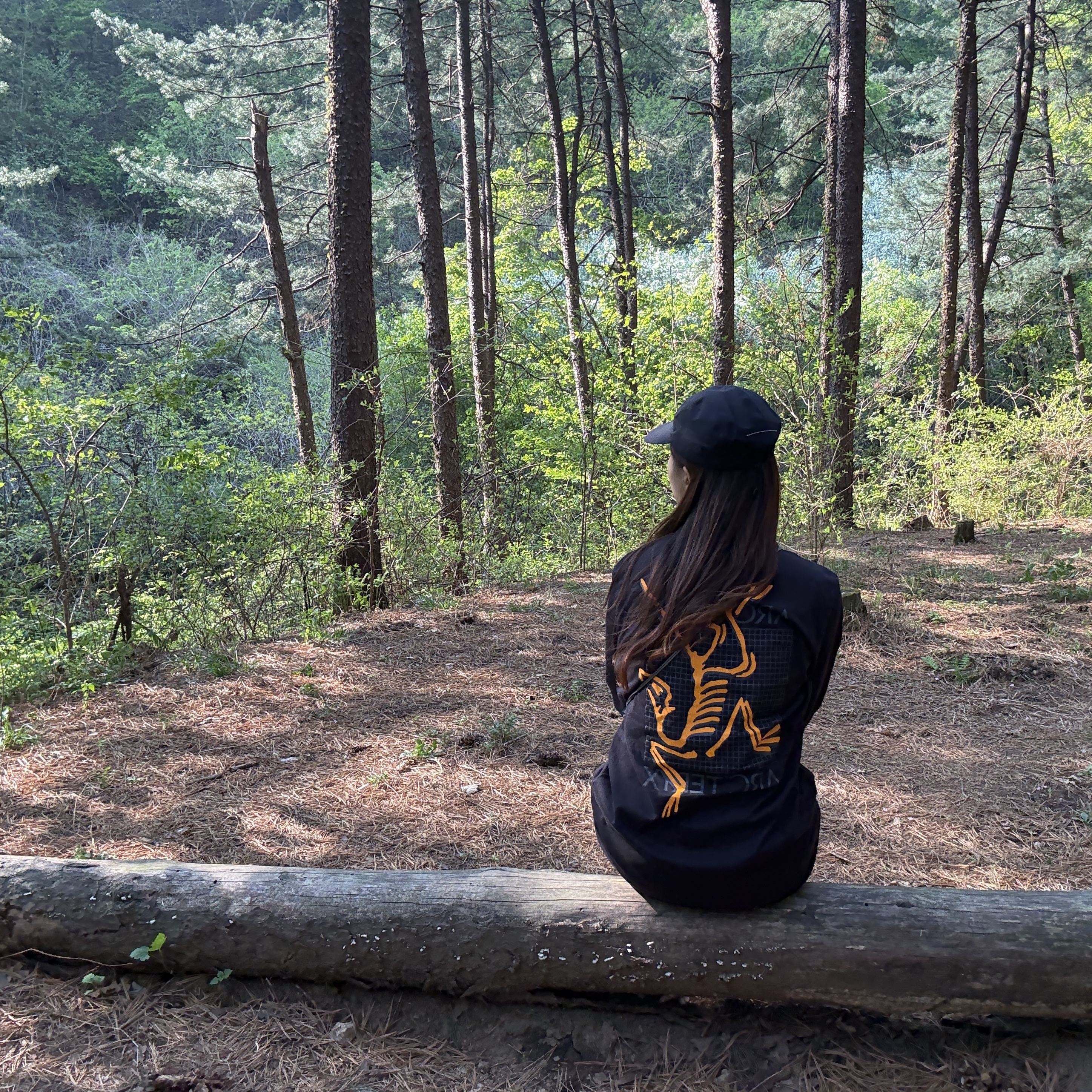 Arc'teryx Arc'Multi Bird Logo LS T-Shirt Black, Hoka Project Transport Carbon Black 착용 스타일 - 3