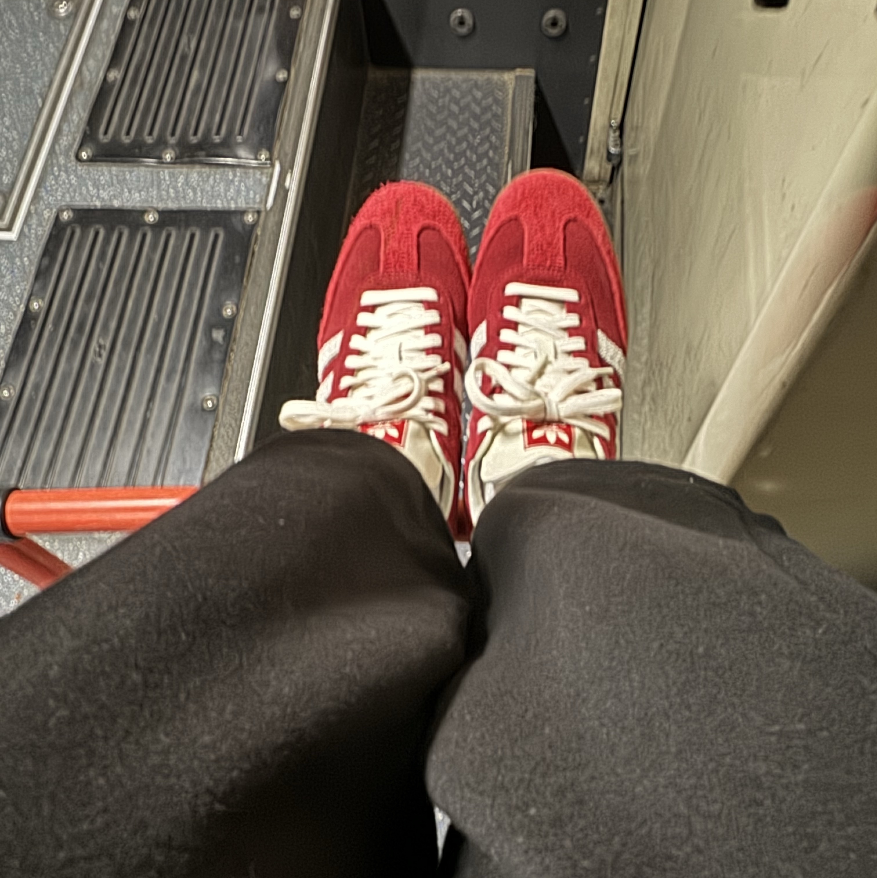 Adidas Samba OG Tal Better Scarlet Off White 착용 스타일