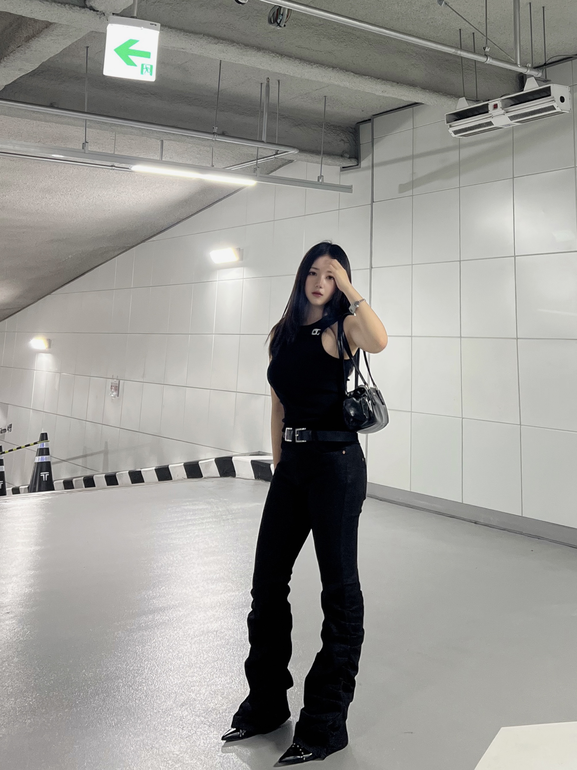 Heliot Emil Women Gregaria Slinger Black - 24FW, 1017 Alyx 9SM Metal Buckle Bracelet Silver 착용 스타일 - 1