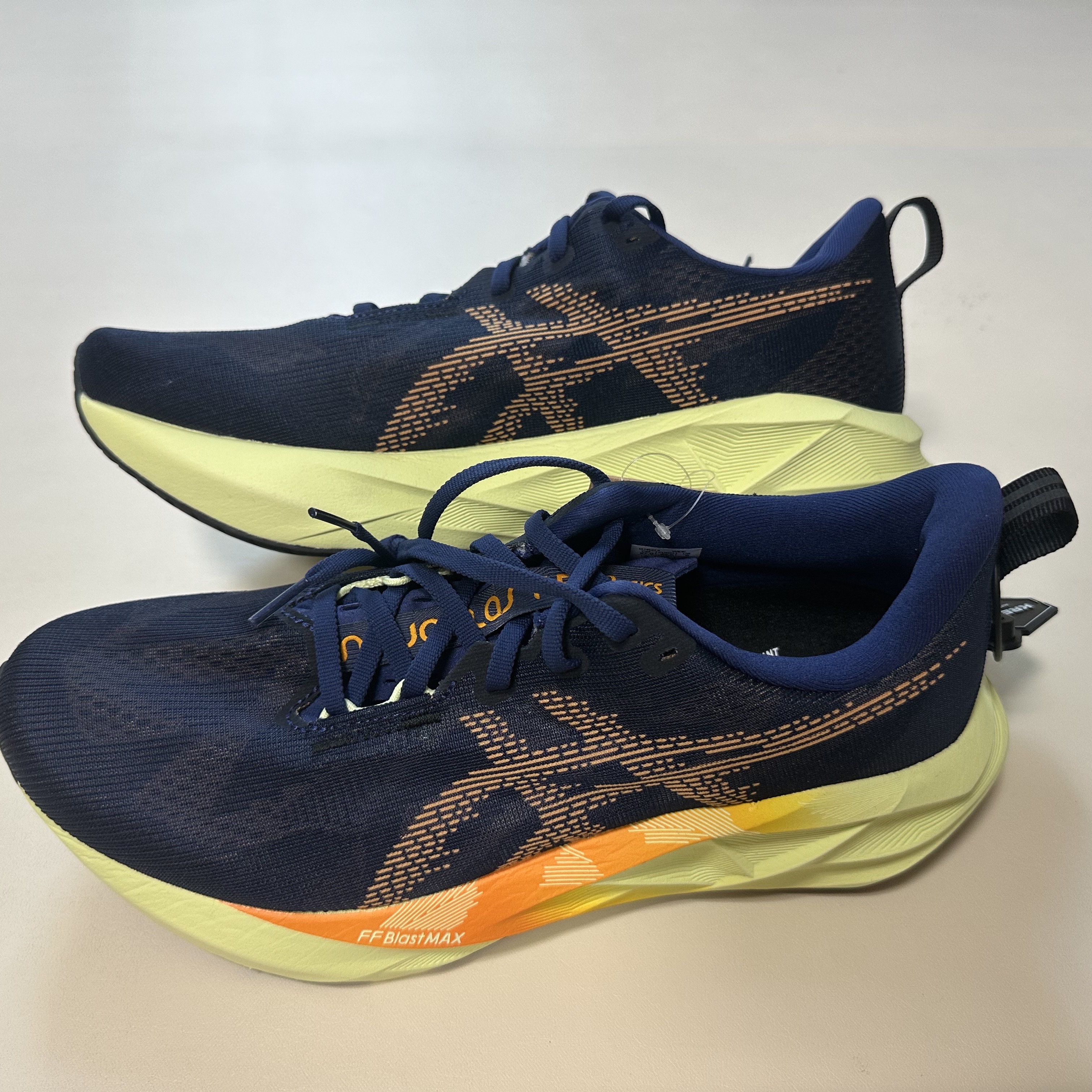 Asics Novablast 5 Indigo Blue Amber - 2E Wide 착용 스타일