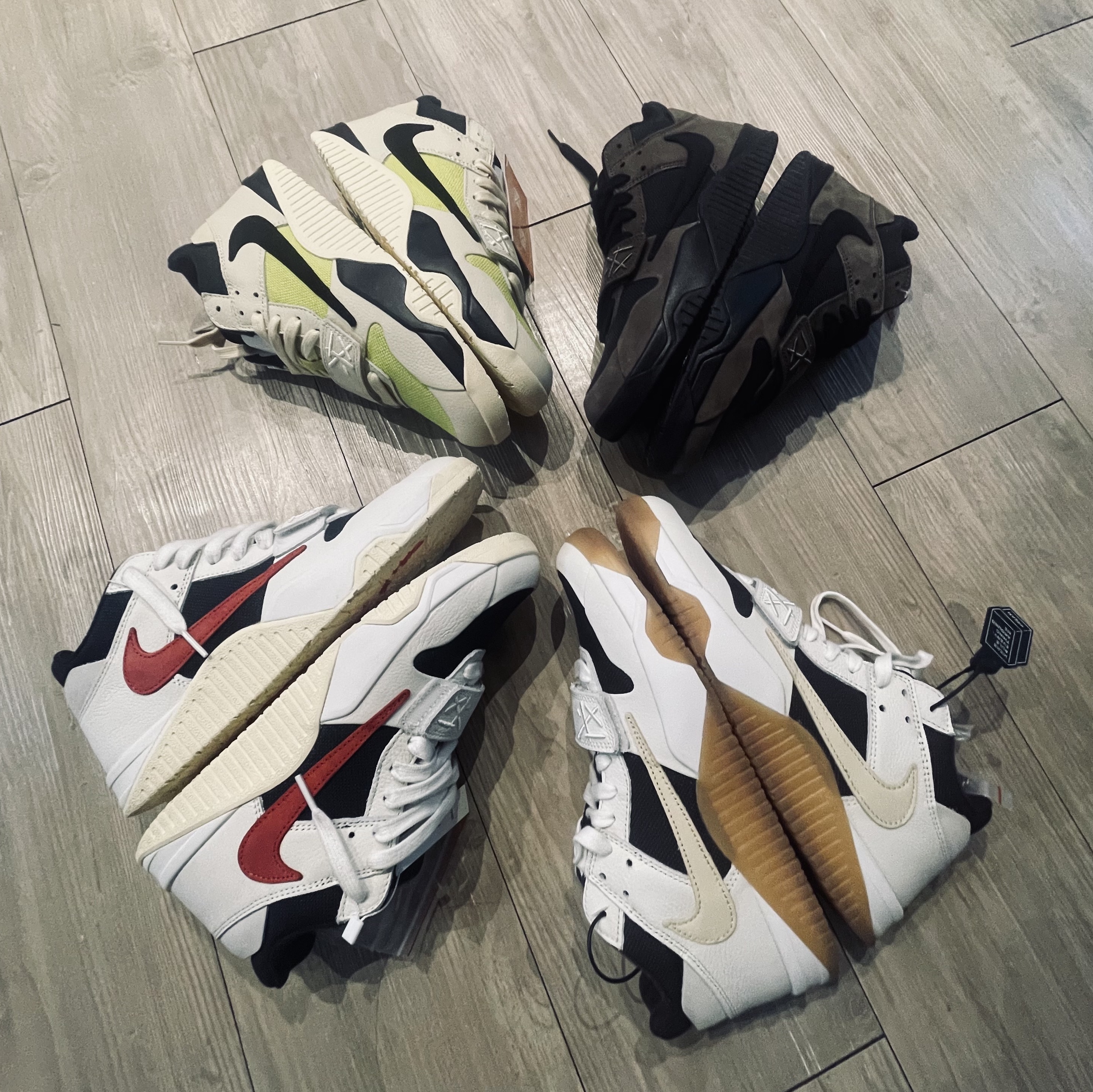 Jordan x Travis Scott Jumpman Jack TR University Red, Jordan x Travis Scott Jumpman Jack TR Sail and Dark Mocha 착용 스타일 - 1