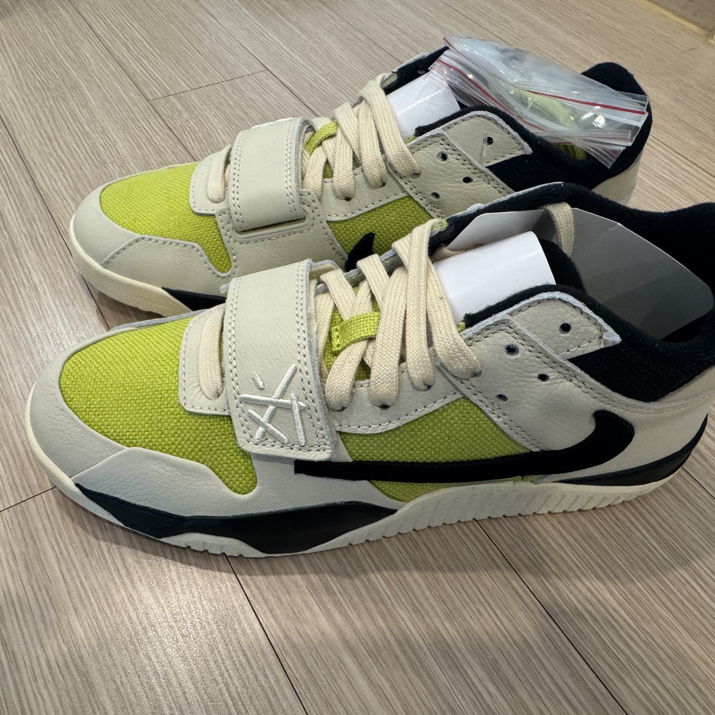 Jordan x Travis Scott Jumpman Jack TR Bright Cactus 착용 스타일 - 1