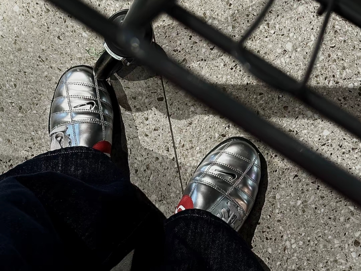Nike Total 90 III SP Metallic Silver and Black 착용 스타일