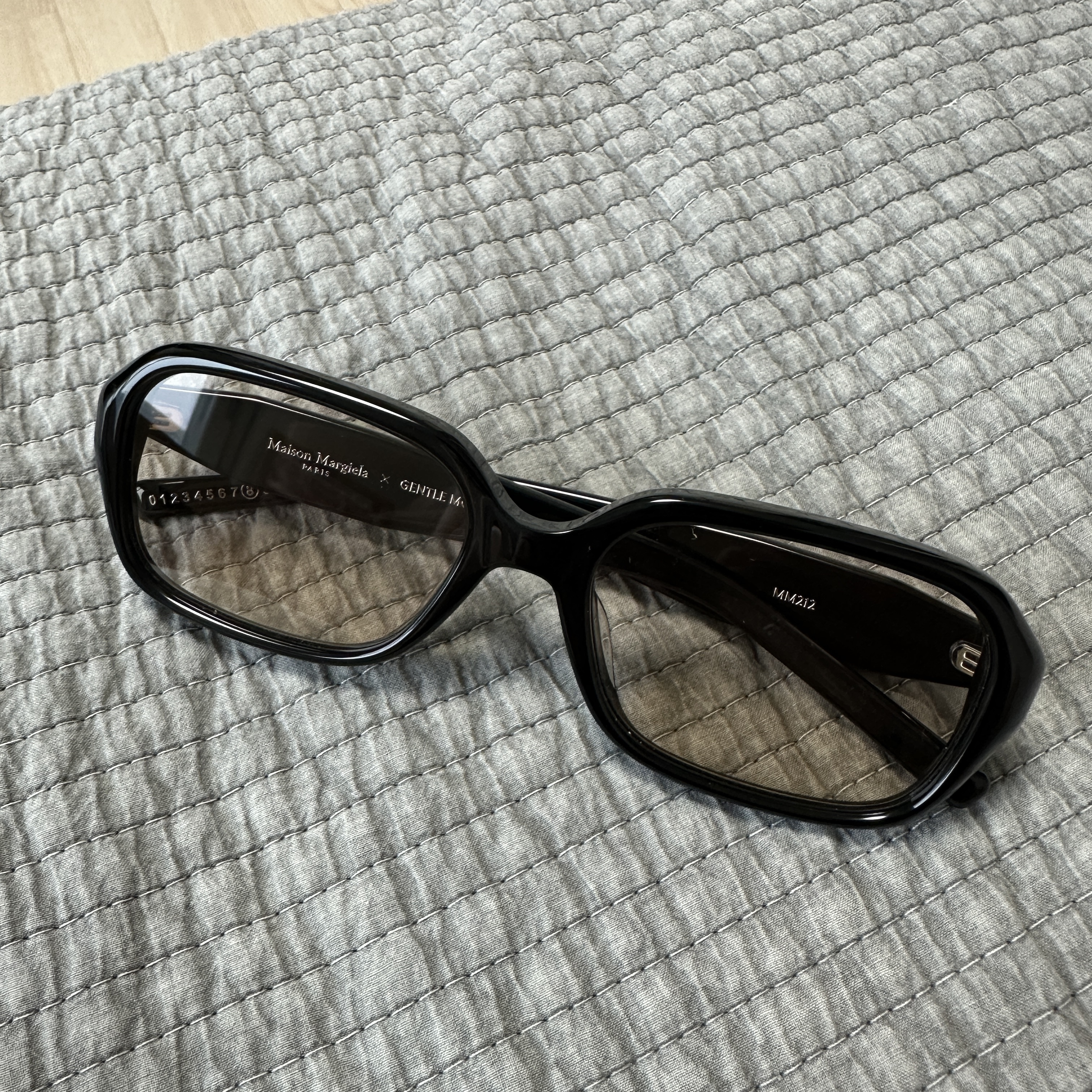 Gentle Monster x Maison Margiela MM212 Black Brown 착용 스타일 - 1