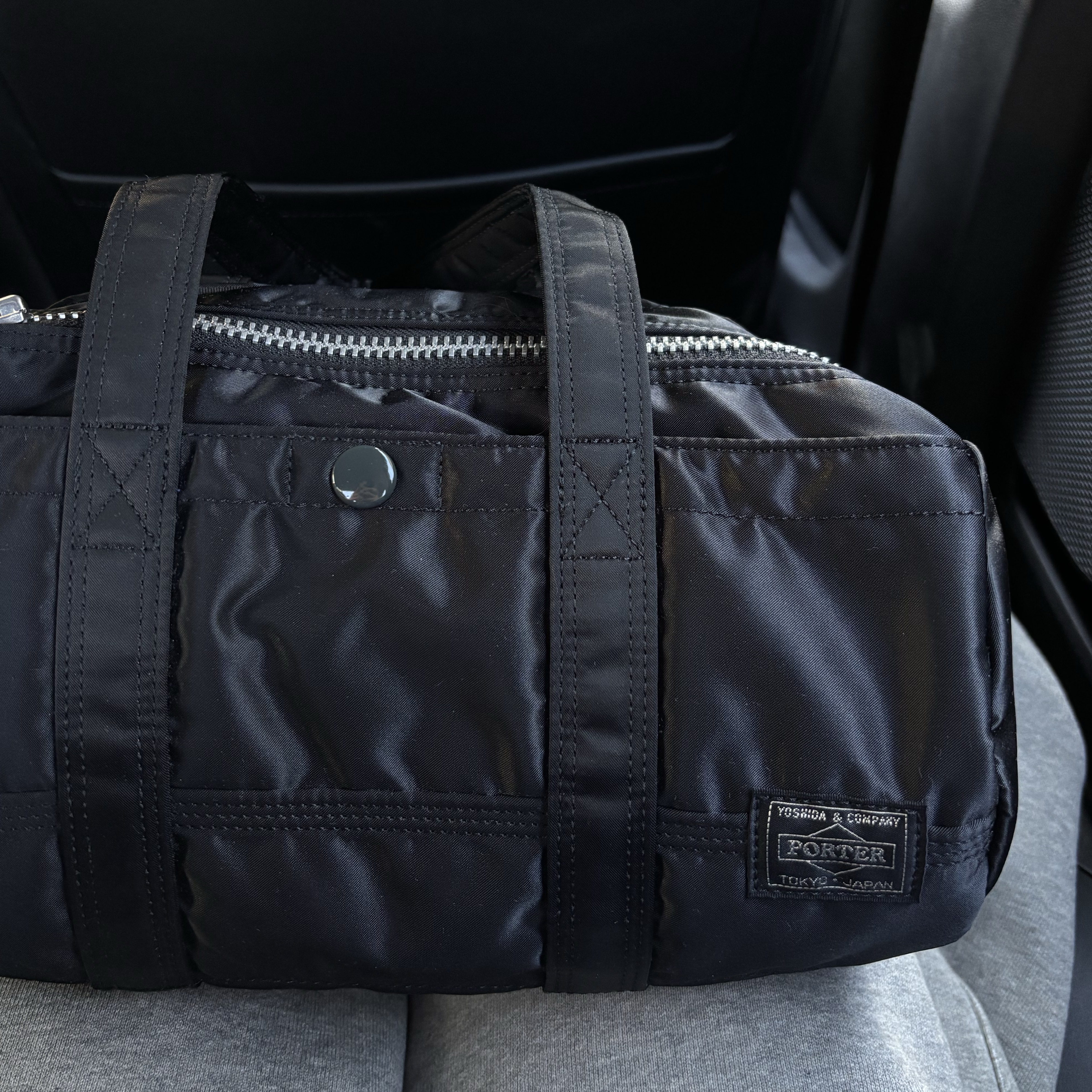 Porter Tanker Duffle Bag S Black 착용 스타일