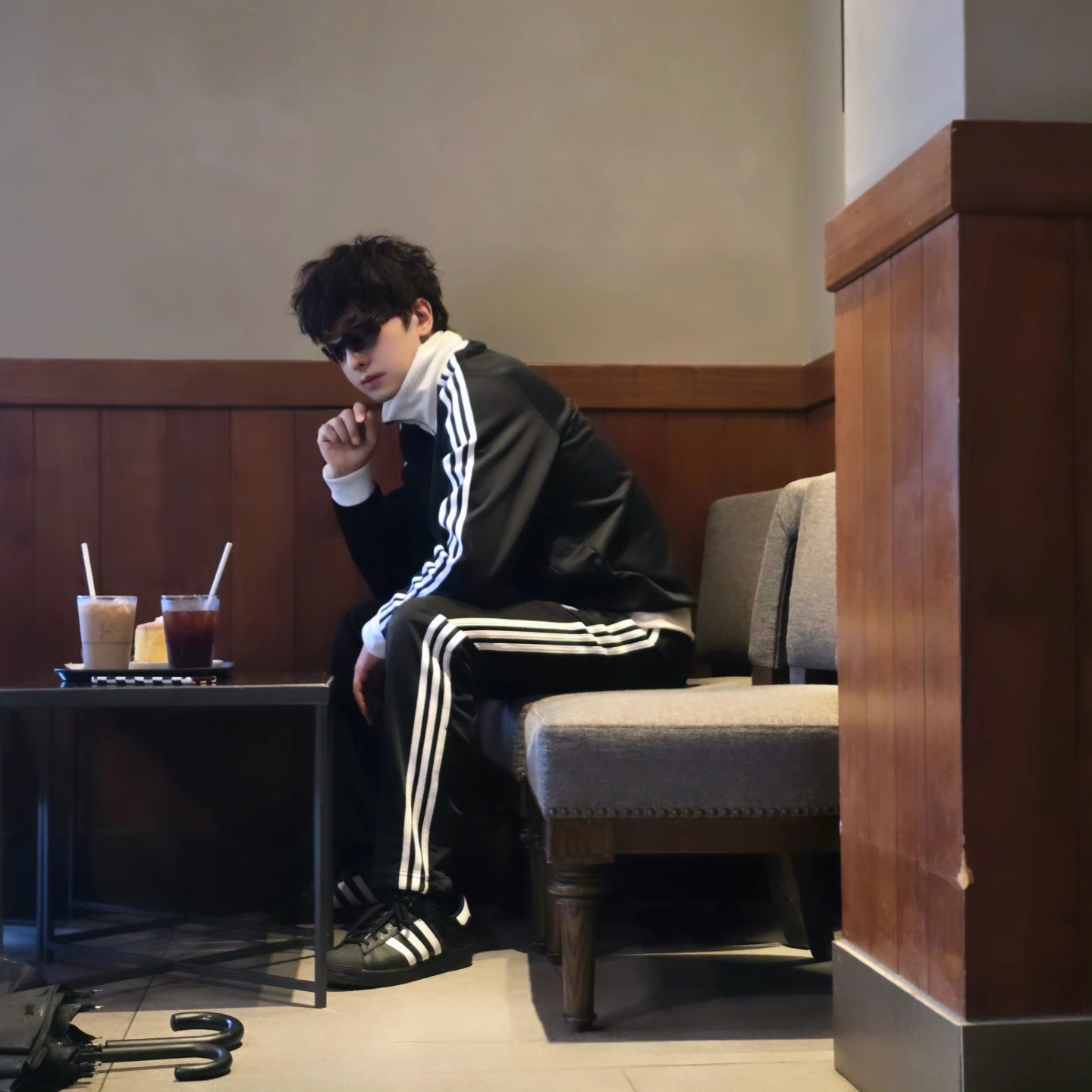 Adidas Adicolor Classics Beckenbauer Track Jacket Black - KR Sizing, Adidas Adicolor Classics Beckenbauer Track Jacket Black - US Sizing 착용 스타일 - 3