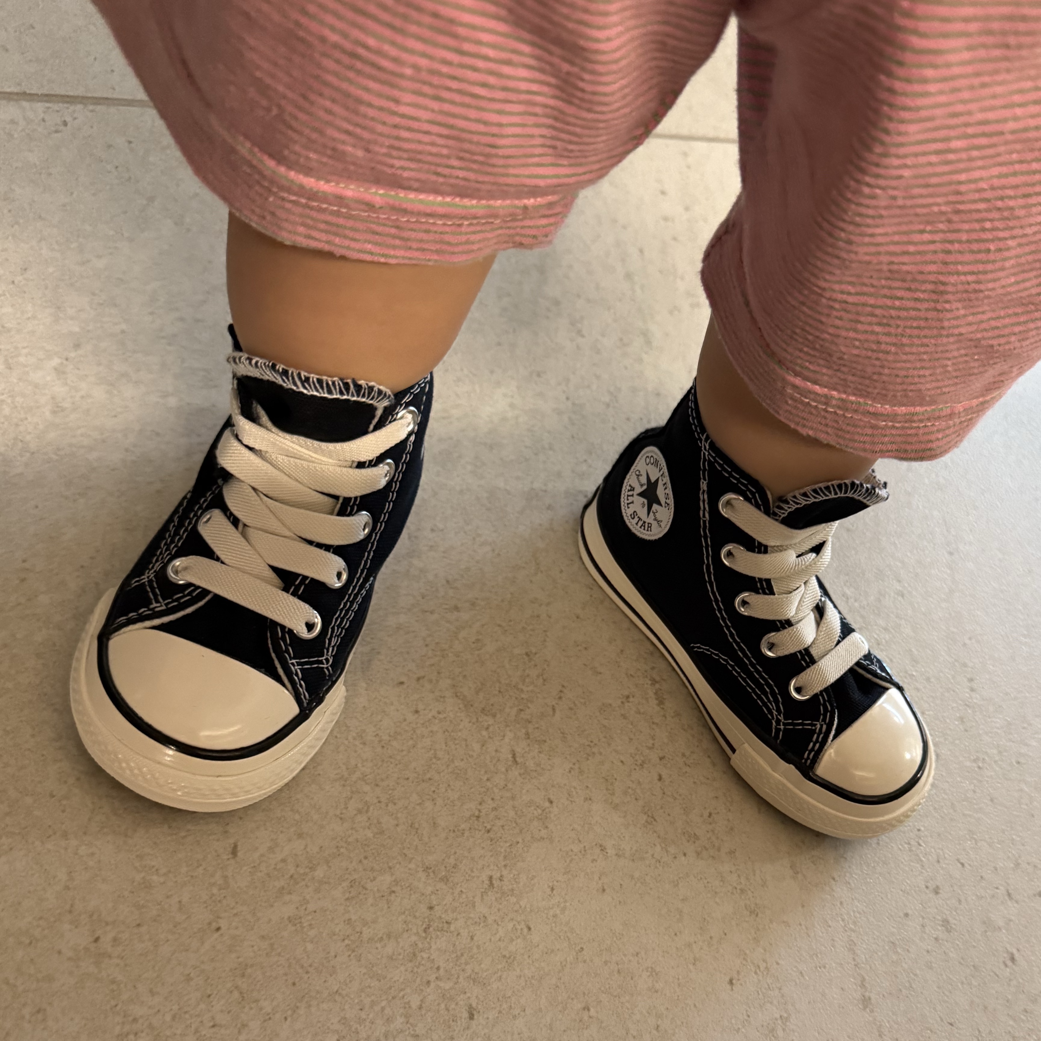 (Kids) Converse x Tom & Jerry Chuck Taylor All Star 1V Black 착용 스타일