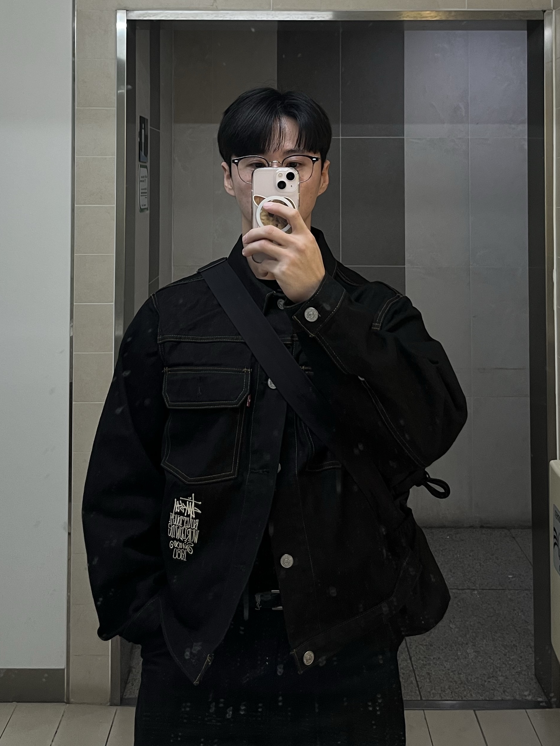 Gentle Monster Alio X GD1 Gray, Stussy x Levi's Crispy Rinse Trucker Jacket Black 착용 스타일