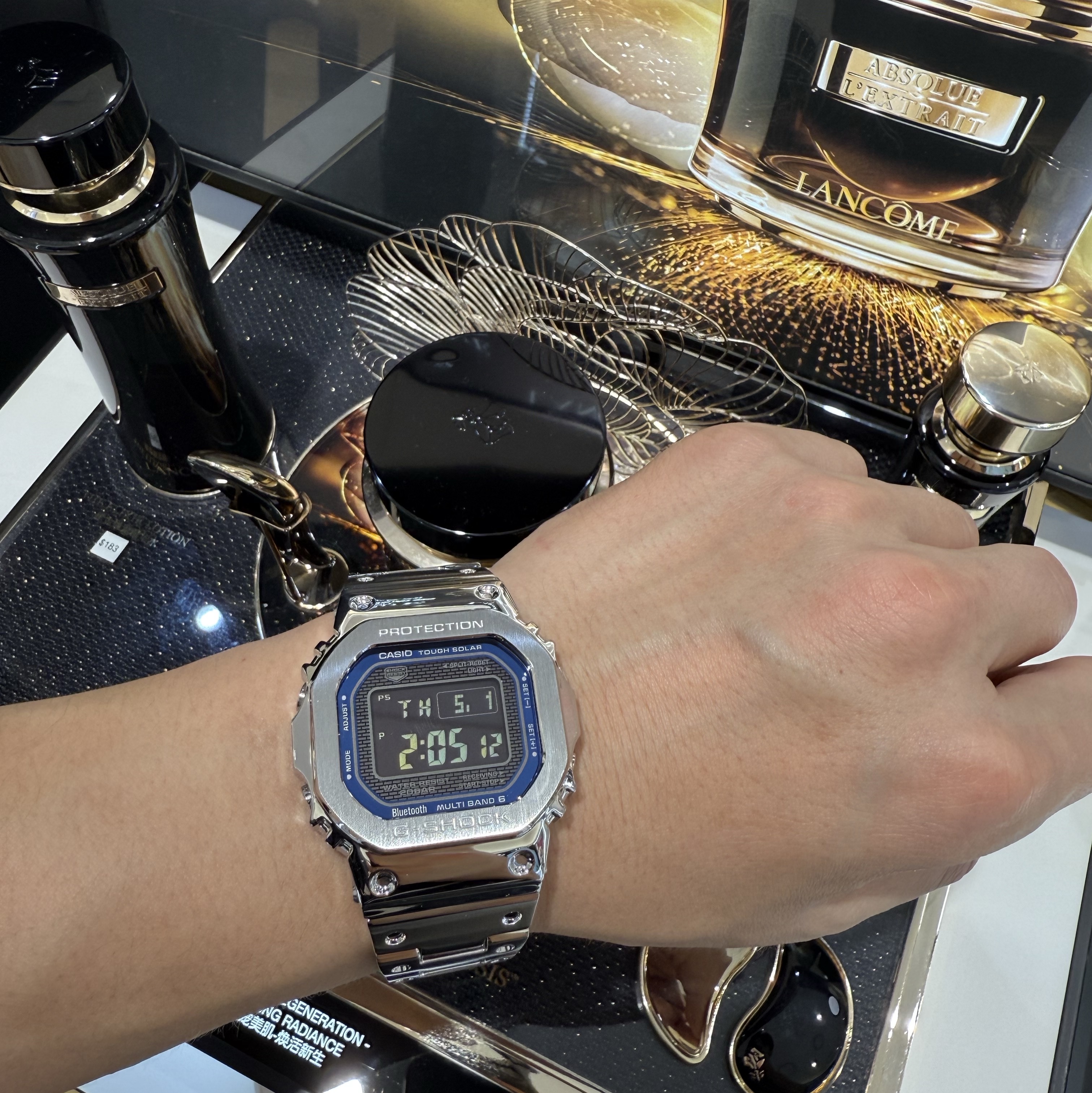 Casio G-Shock GMW-B5000D-2DR 착용 스타일 - 1