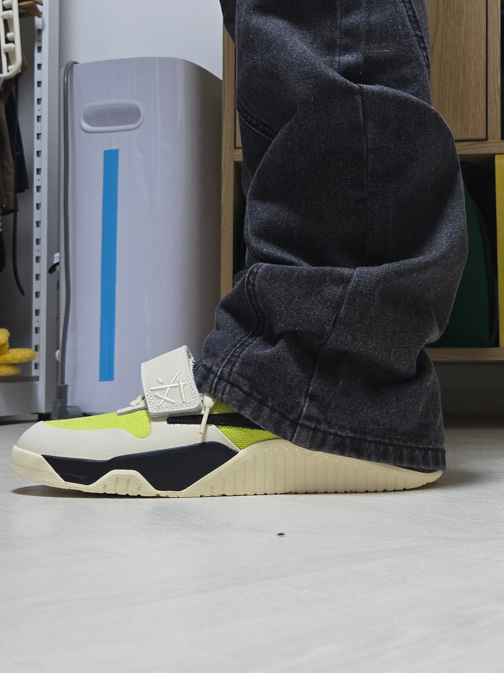 Jordan x Travis Scott Jumpman Jack TR Bright Cactus 착용 스타일 - 3