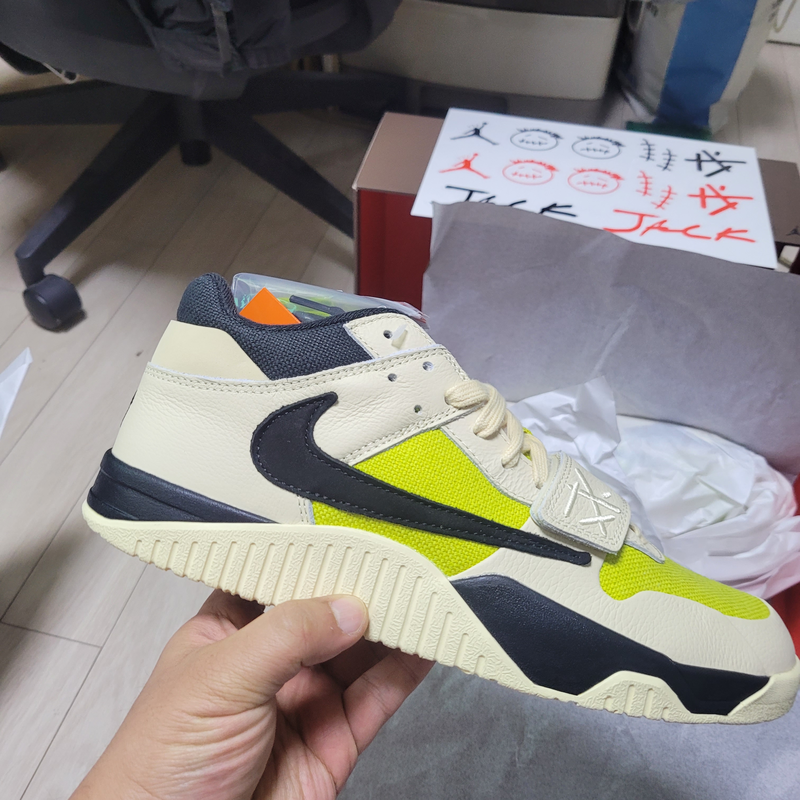 Jordan x Travis Scott Jumpman Jack TR Bright Cactus 착용 스타일 - 7
