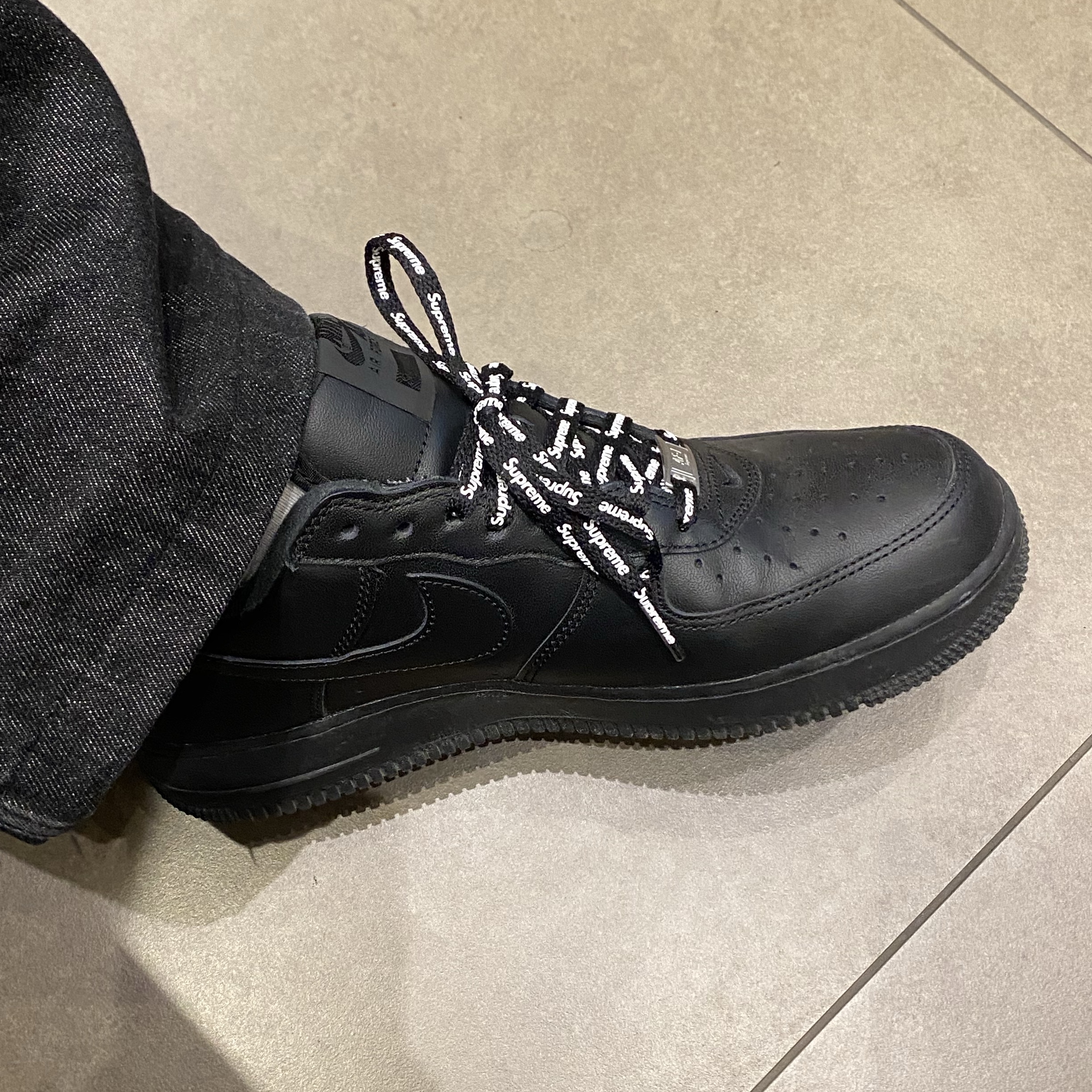 Nike x Supreme Air Force 1 Low Black 착용 스타일