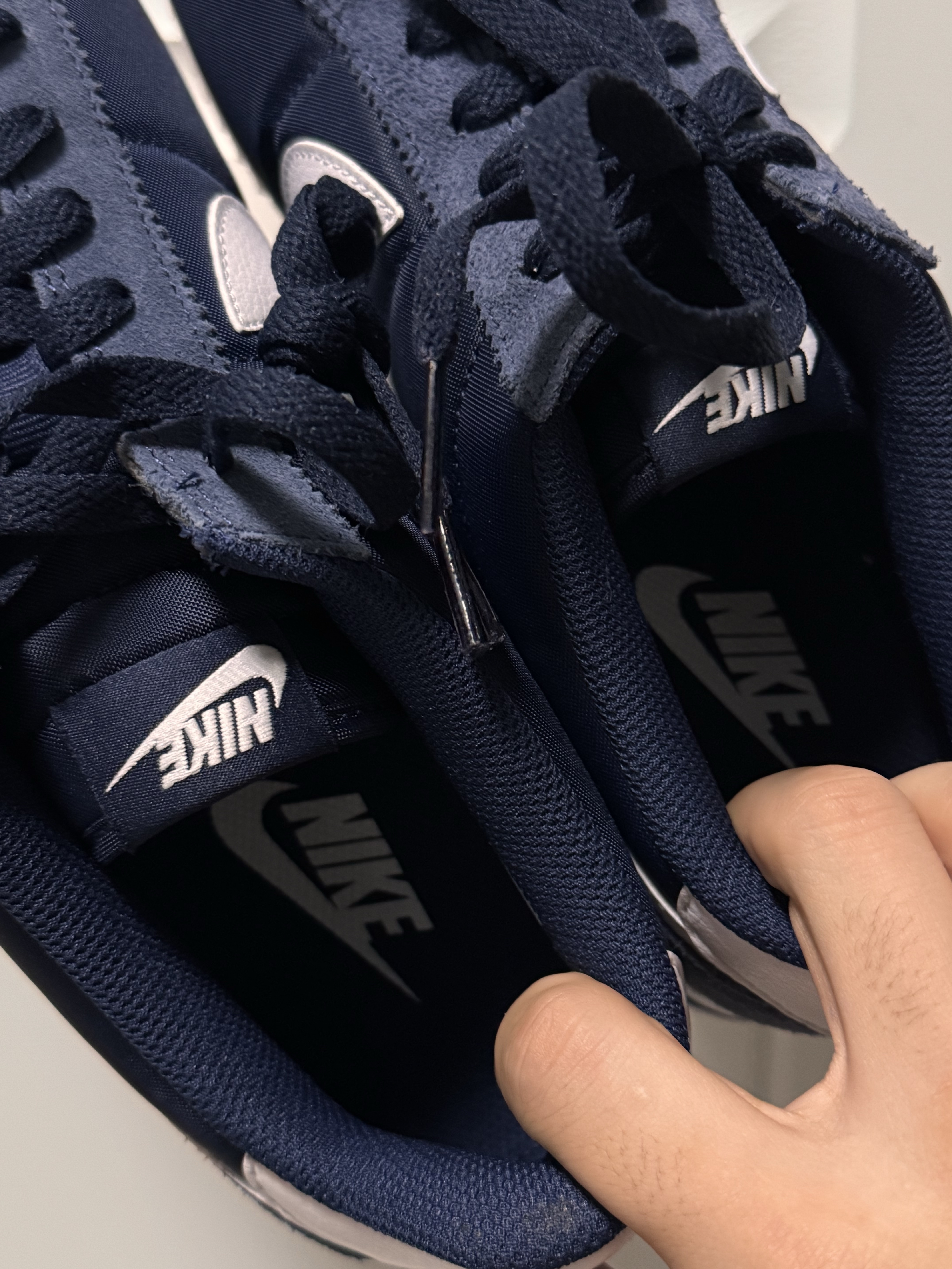 (W) Nike Cortez Midnight Navy 착용 스타일 - 2