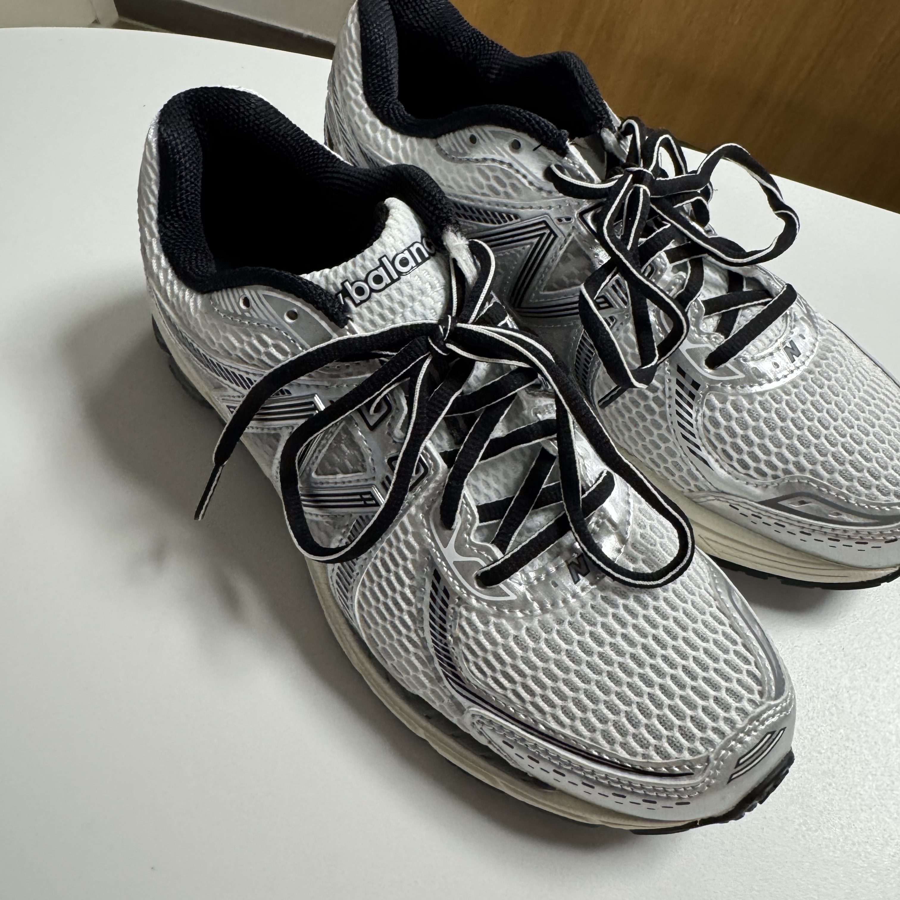 New Balance 860v2 Optic White 착용 스타일 - 1